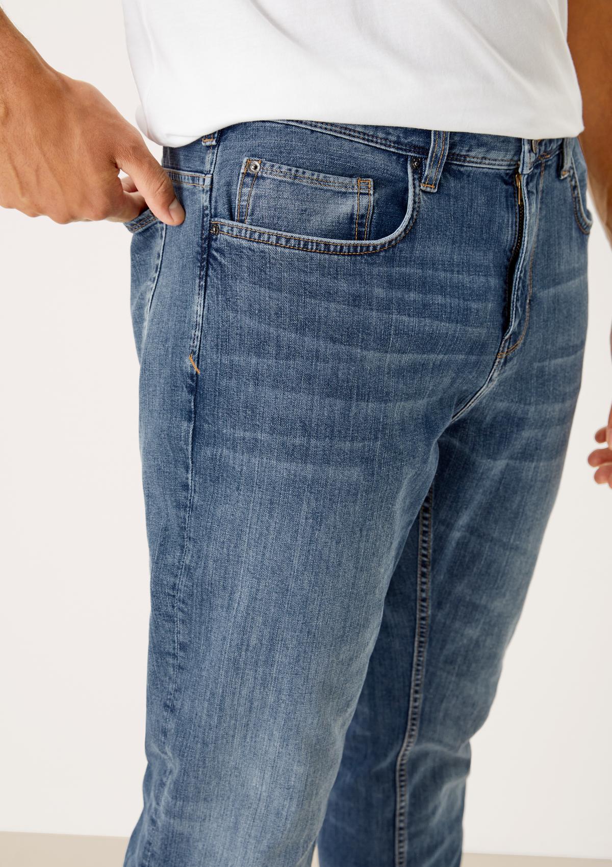 s.Oliver Relaxed: jeans in a five-pocket design