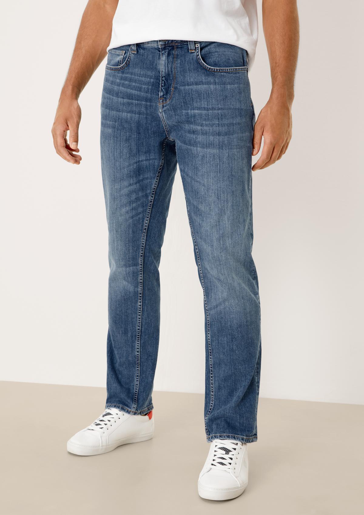 Relaxed: jeans in a five-pocket design