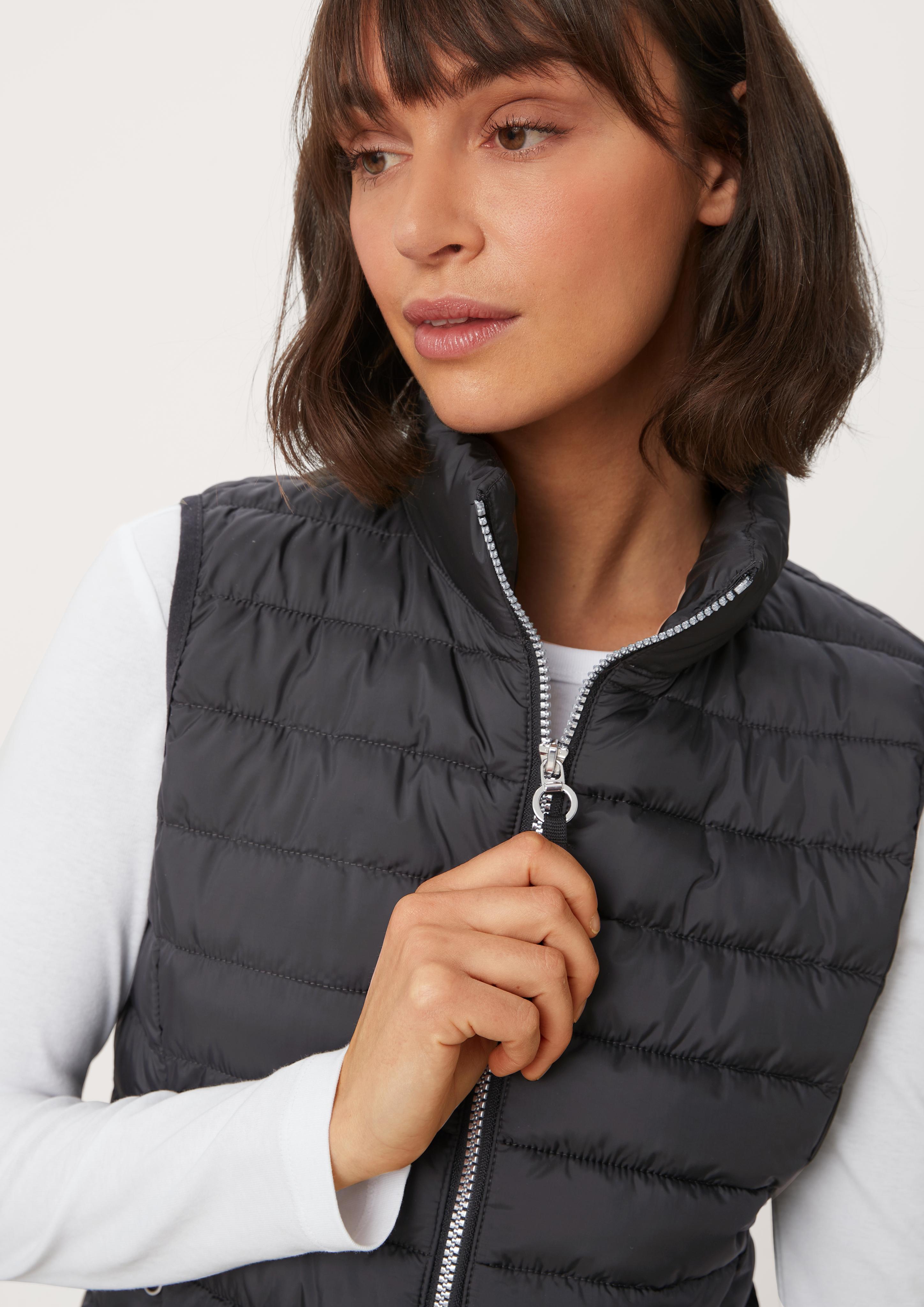 Lightweight body warmer with quilting and a stand-up collar Lightweight body warmer with quilting and a stand-up collar