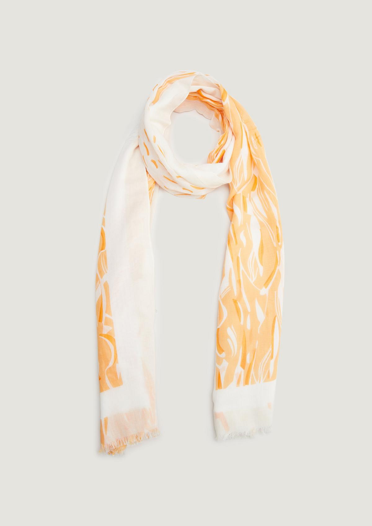 comma Scarf with an attractive all-over pattern