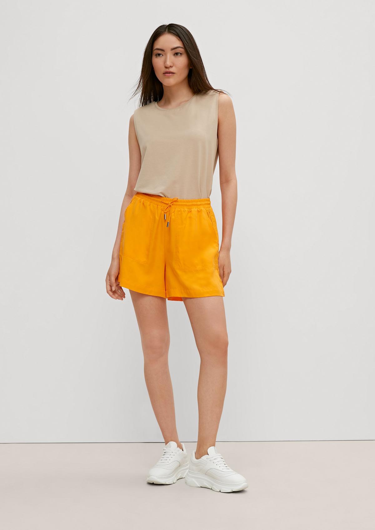 comma Loose fit: shorts with an elasticated waistband