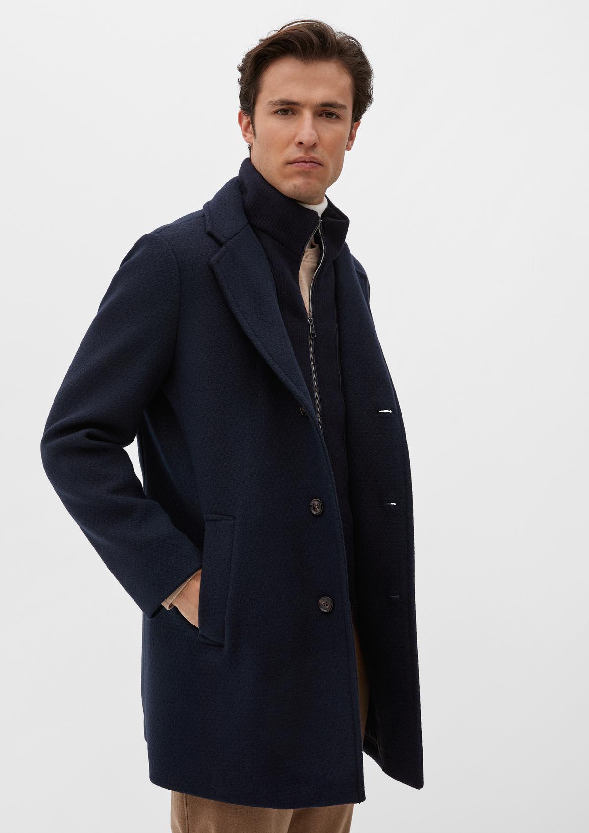 Wool blend coat with integrated inlet