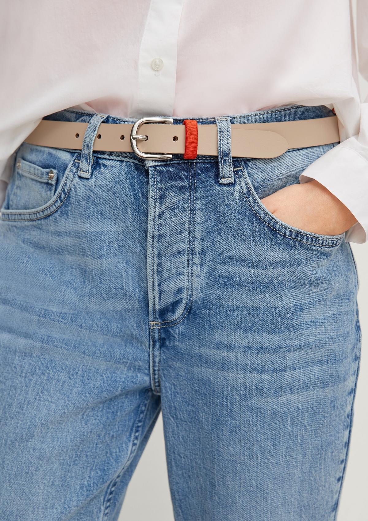 comma Belt with contrasting details
