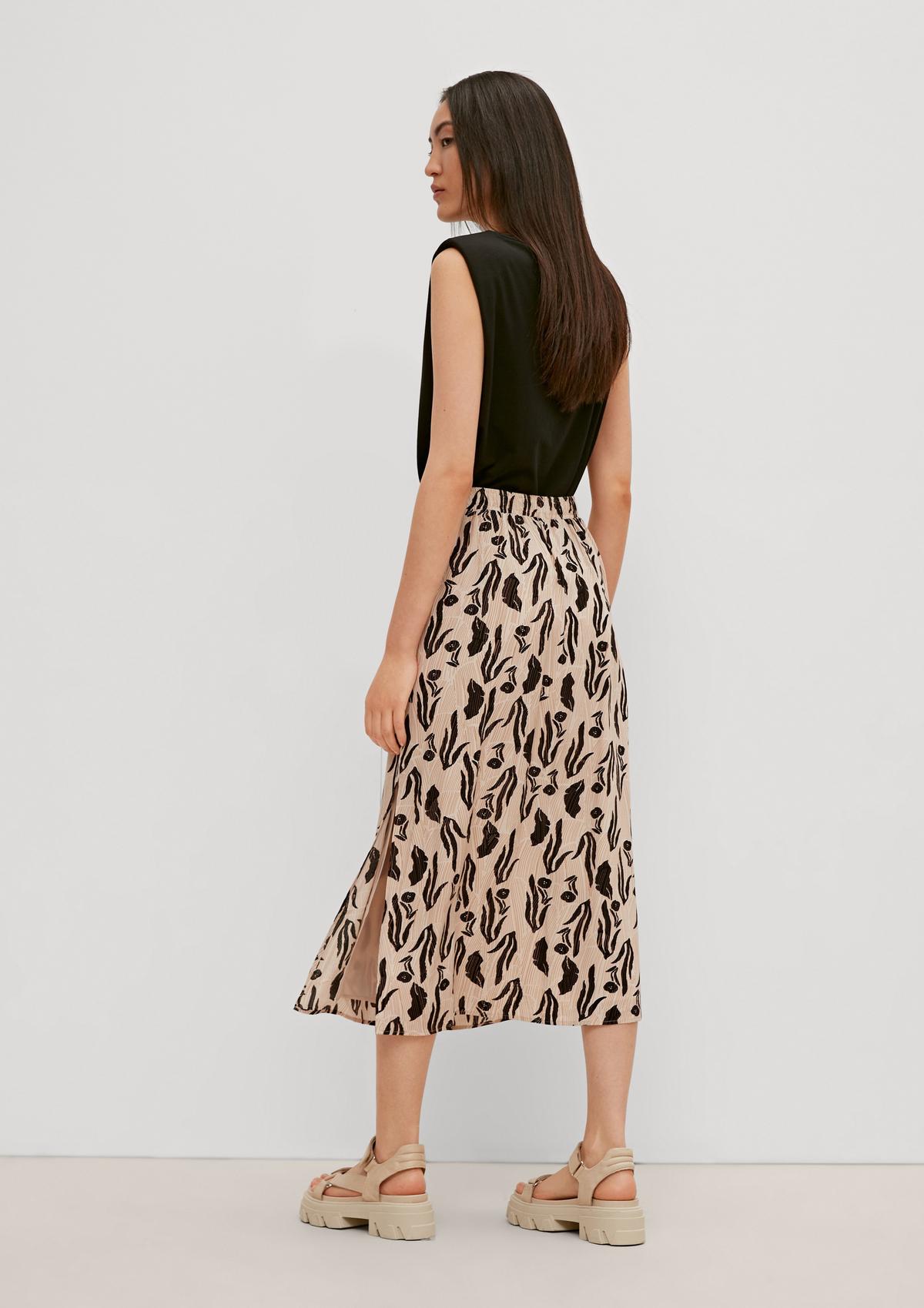 comma Slim-fitting crêpe skirt with a slit