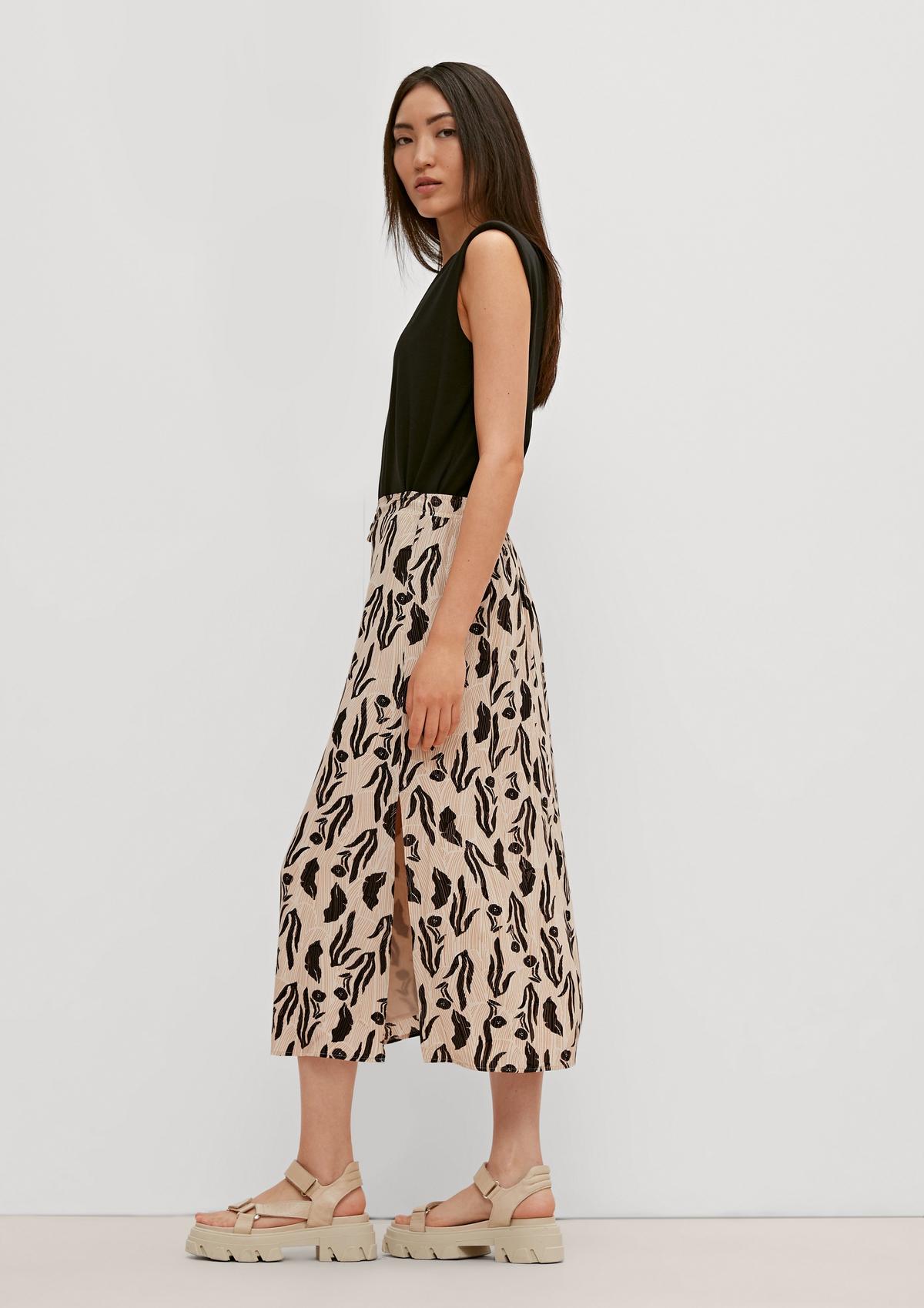 comma Slim-fitting crêpe skirt with a slit