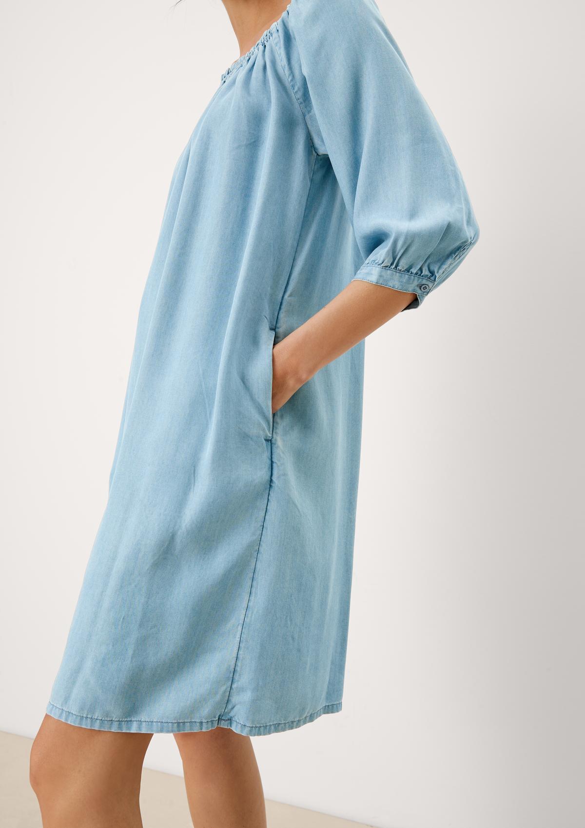 mit Midi-Kleid Rüschendetail - blassblau