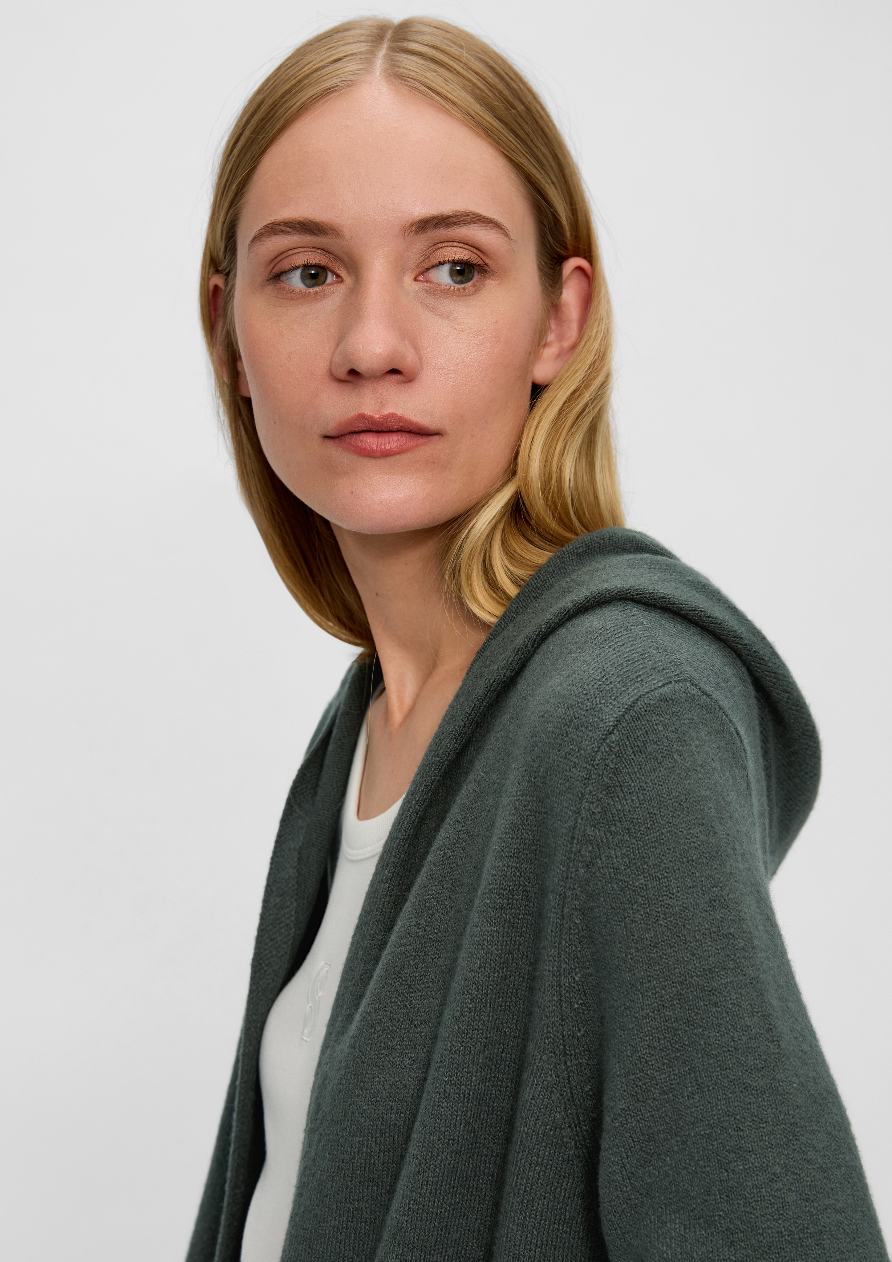 Cardigan in 7909, 84W5, 81W8, 9898, 4703 & 7774