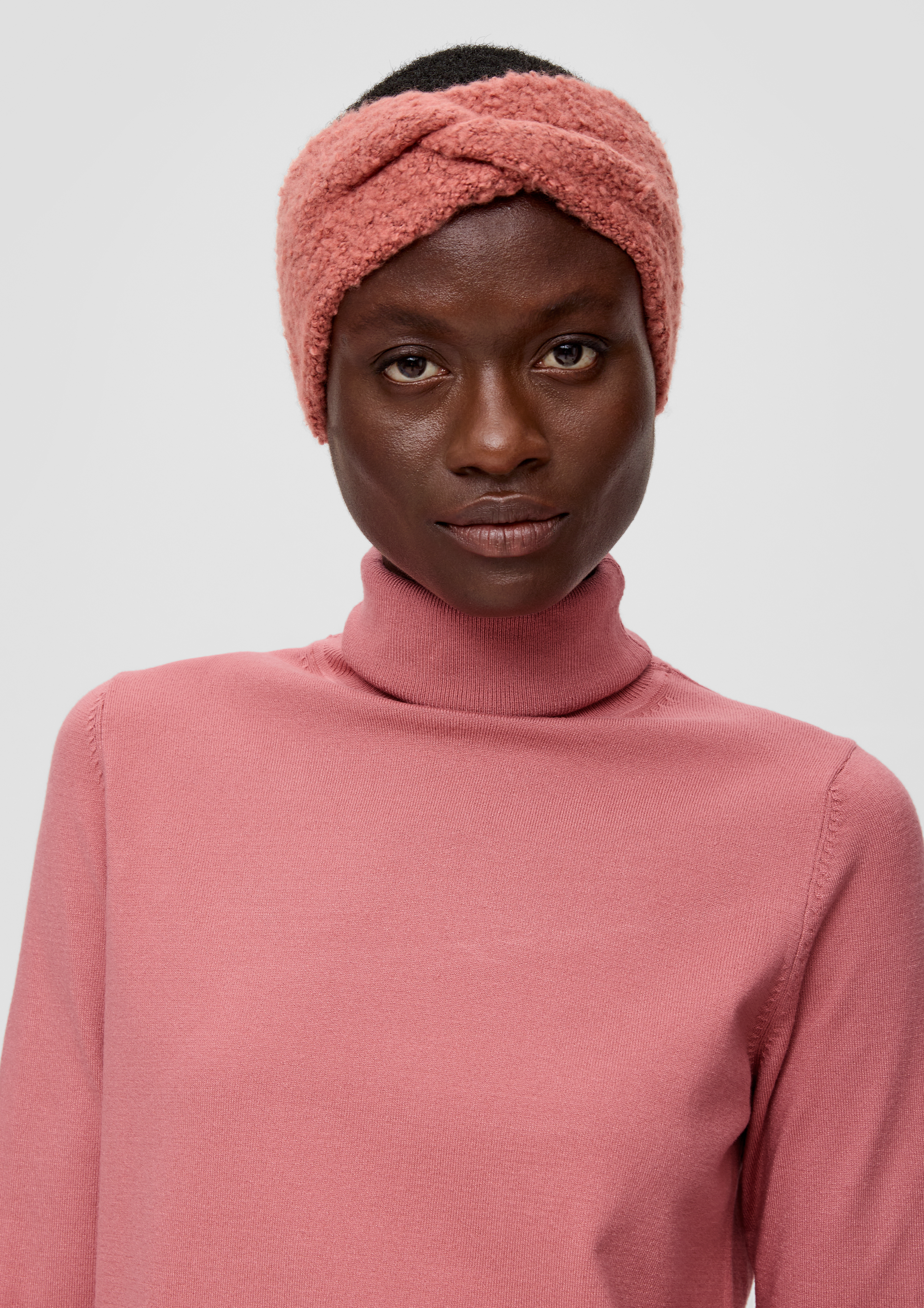 Pulover z rolojem in 2074, 5959, 9400, 9999, 8469, 7909, 7210, 9730 & 82W7