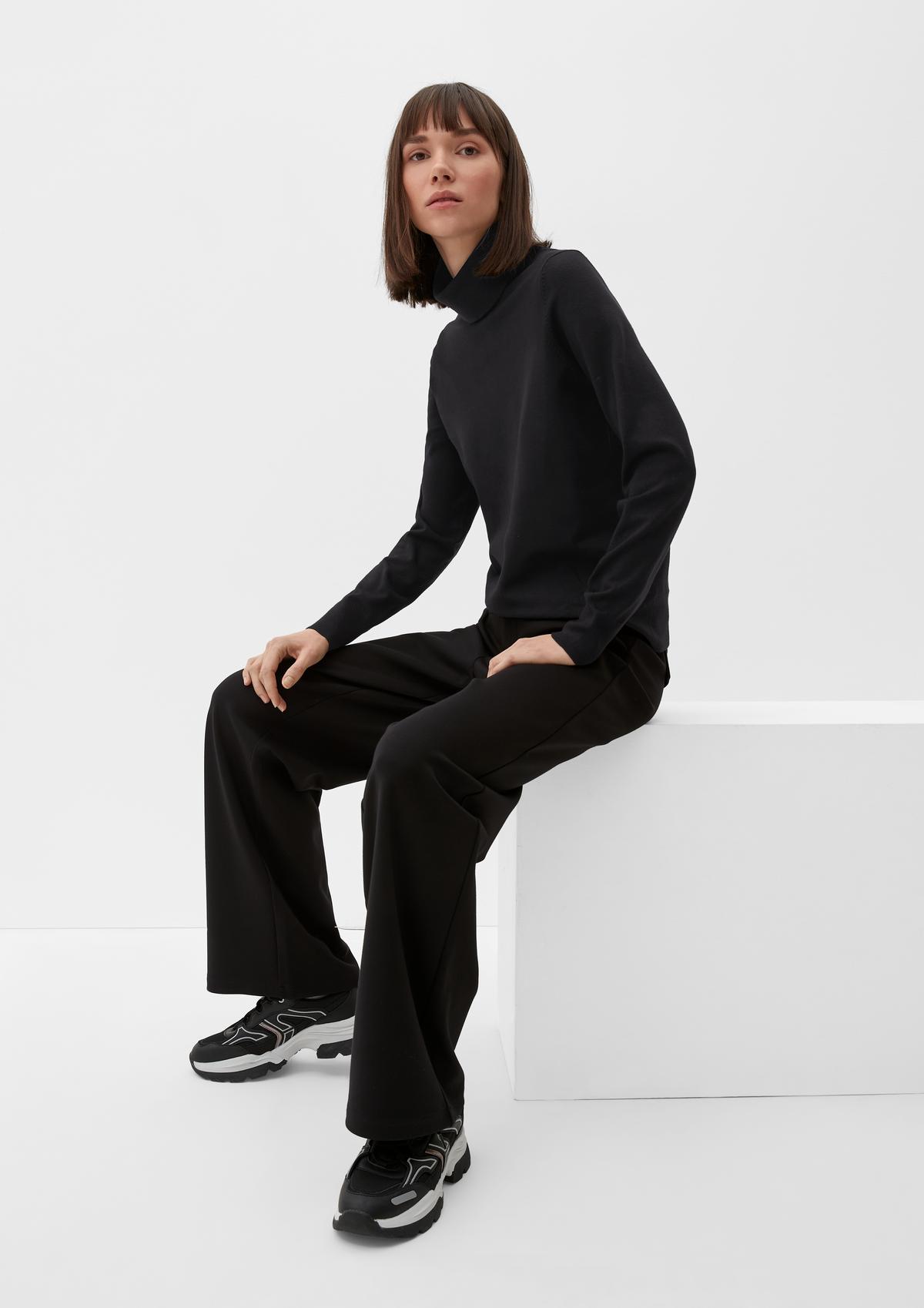Fine knit jumper with a polo neck