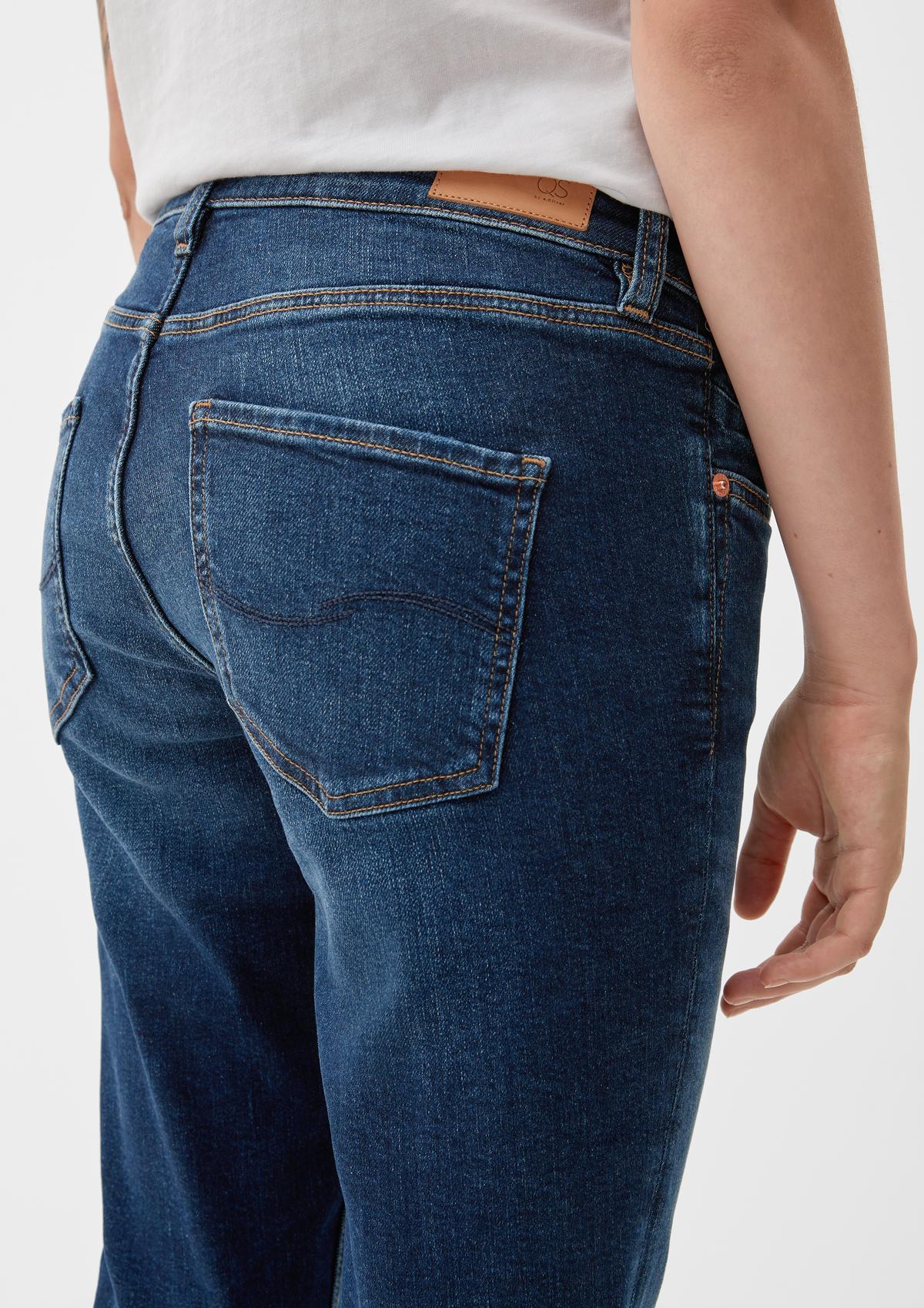 s.Oliver Slim: džíny s poničenými místy
