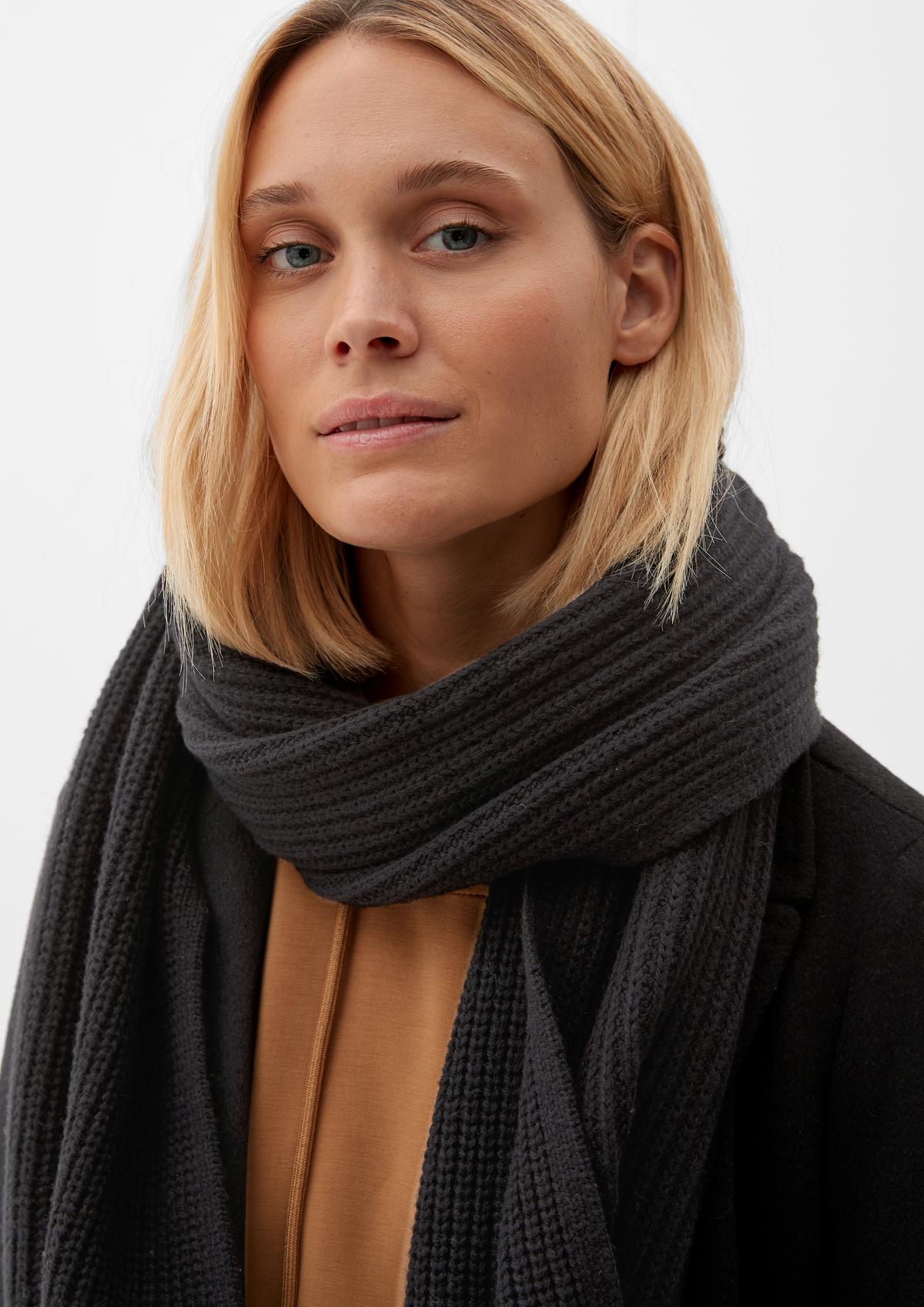 s.Oliver Viscose blend knitted scarf