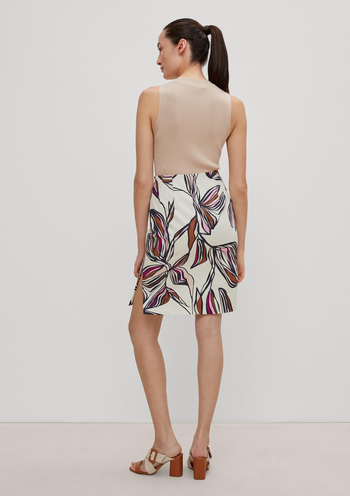 comma Skirt with a floral pattern