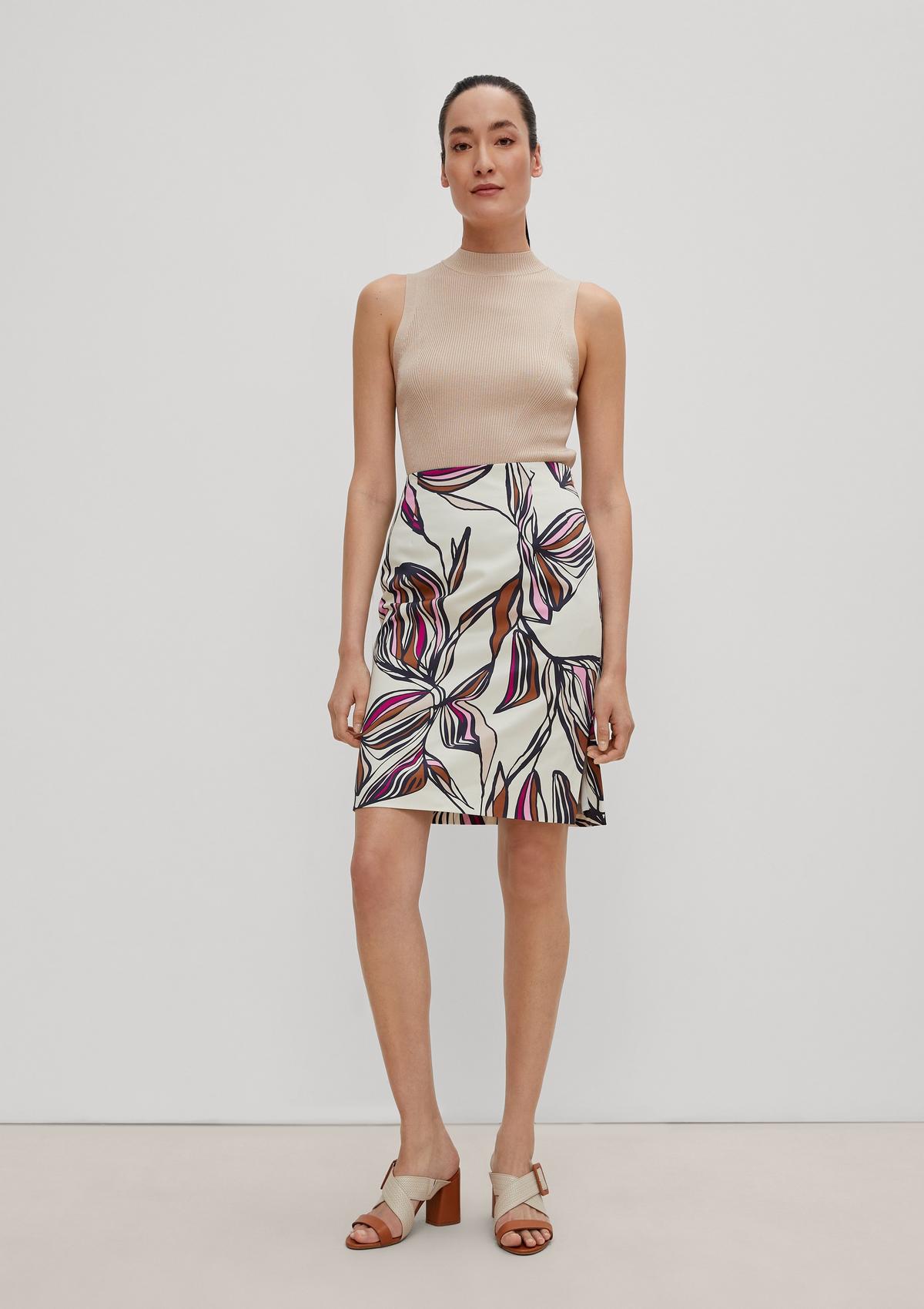 comma Skirt with a floral pattern
