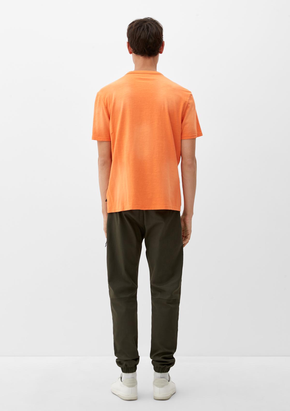 T-shirt with a breast orange pocket 