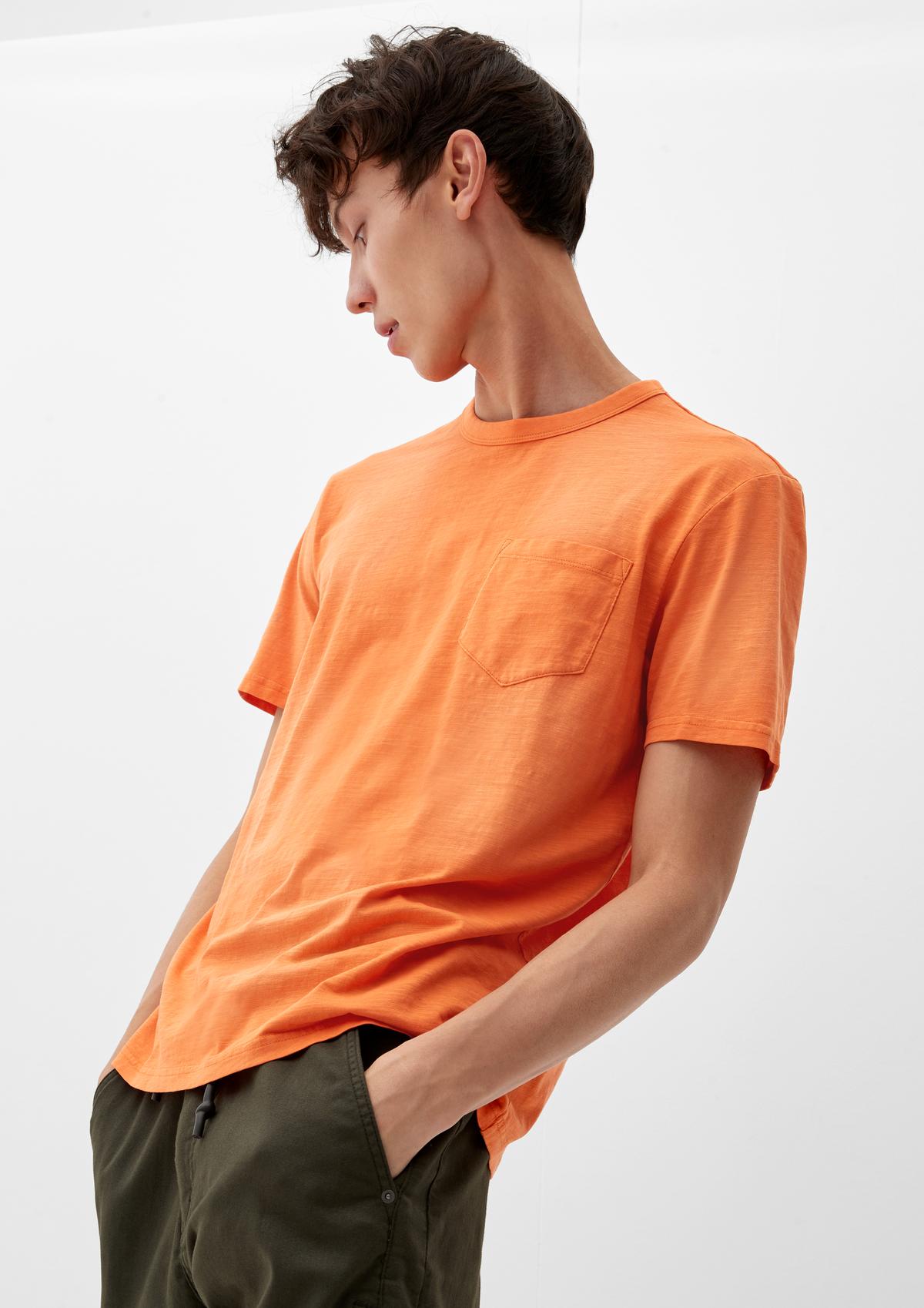 T-shirt with a breast pocket - orange | T-Shirts