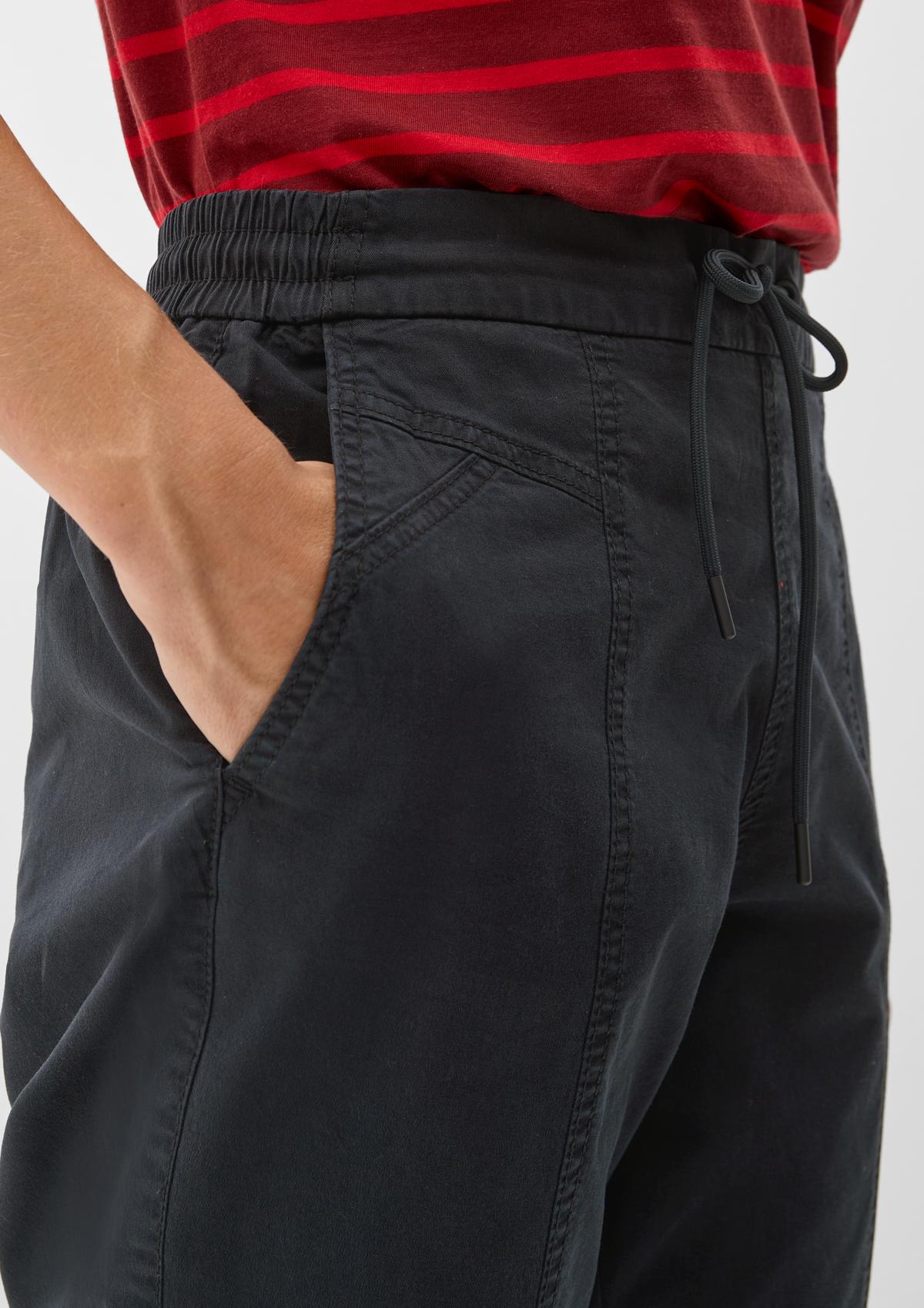 s.Oliver Regular: hlače iz mehkega, kosmatenega materiala