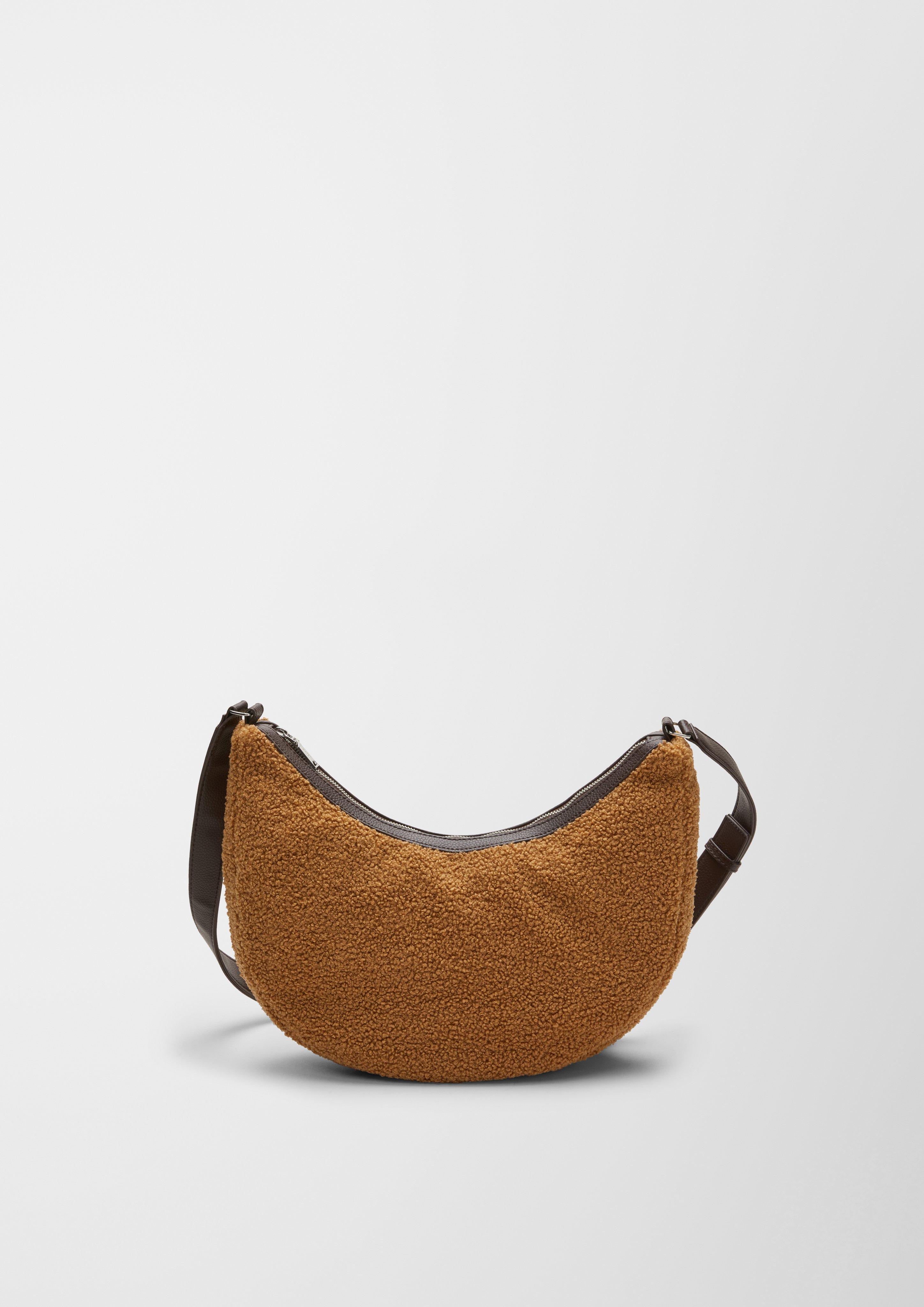 S.Oliver Hobo Bag aus Teddyplüsch