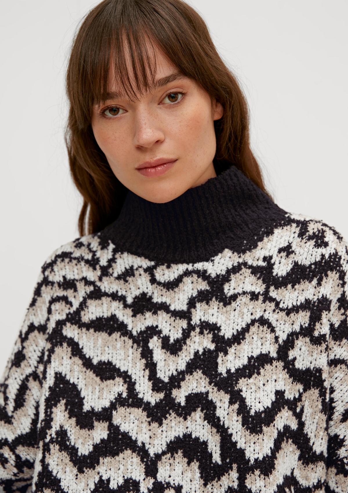 comma Poncho with a bouclé all-over pattern
