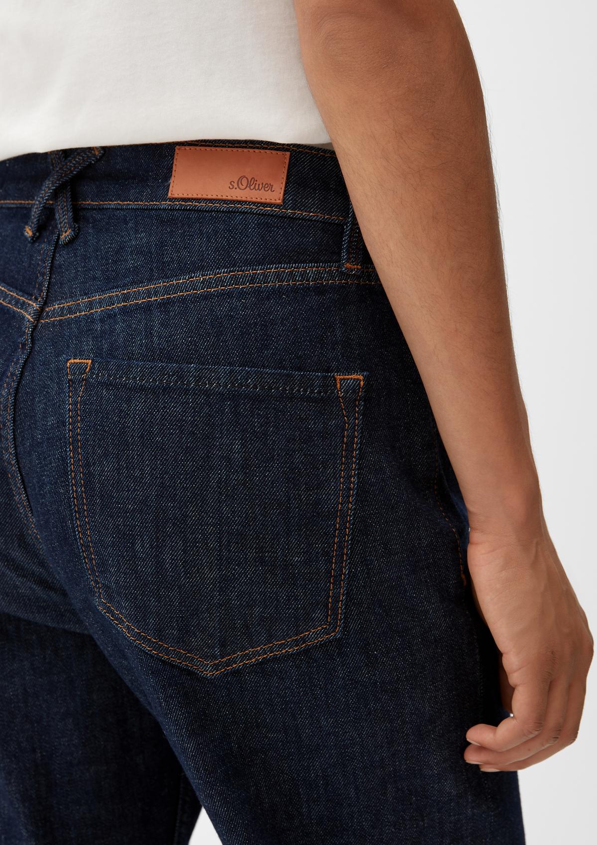 s.Oliver Regular: kratšie džínsy rovného strihu