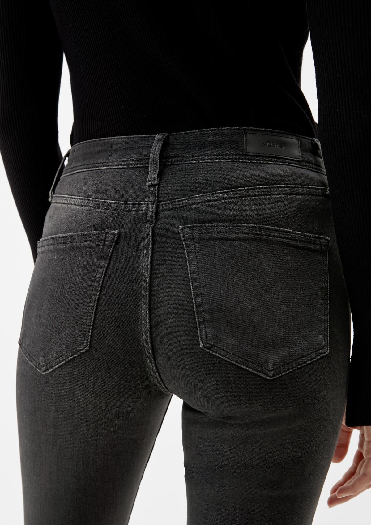 s.Oliver Slim: džínsy skráteného strihu