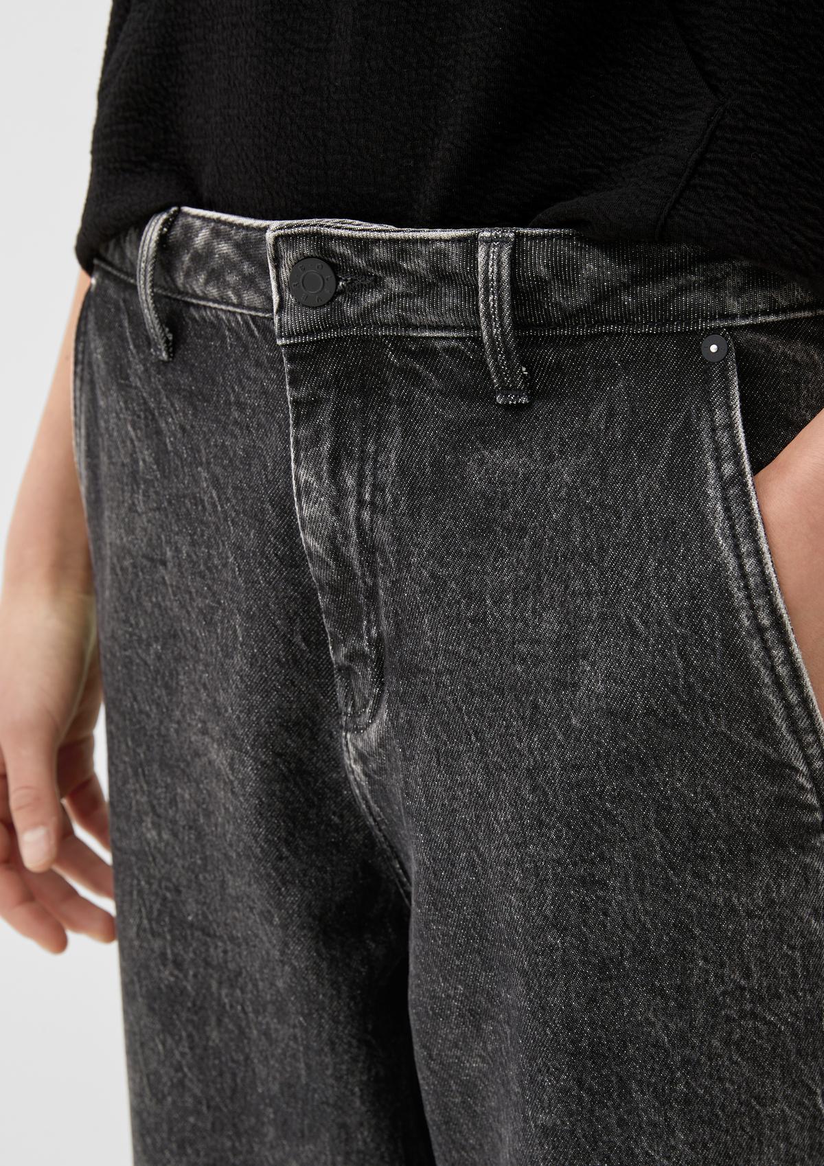 s.Oliver Mom fit: džínsy so spraným efektom