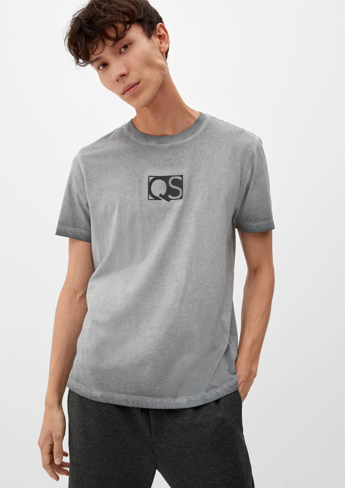 T-shirt with an embroidered logo - rose