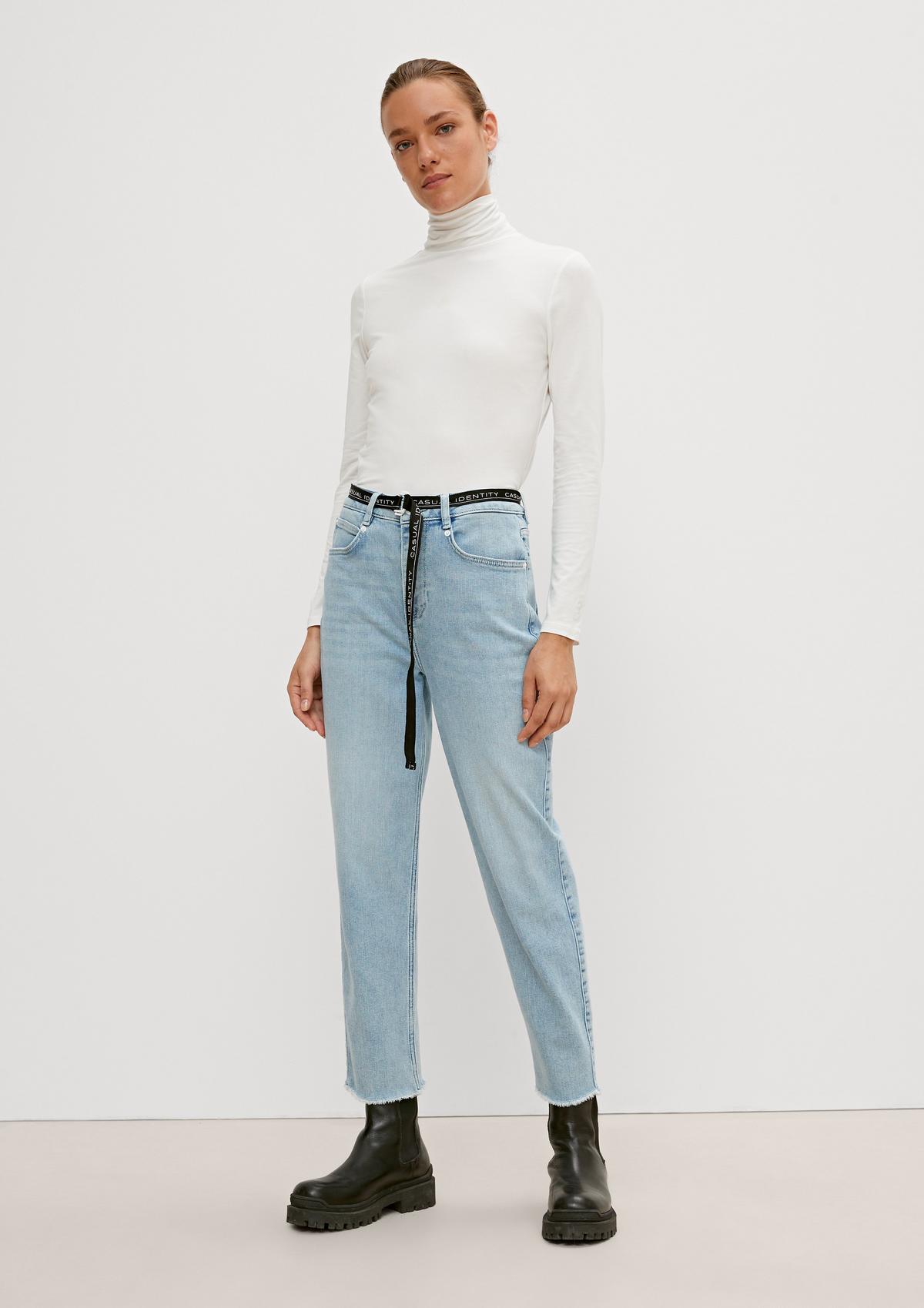 Regular fit: Mom jeans with a belt