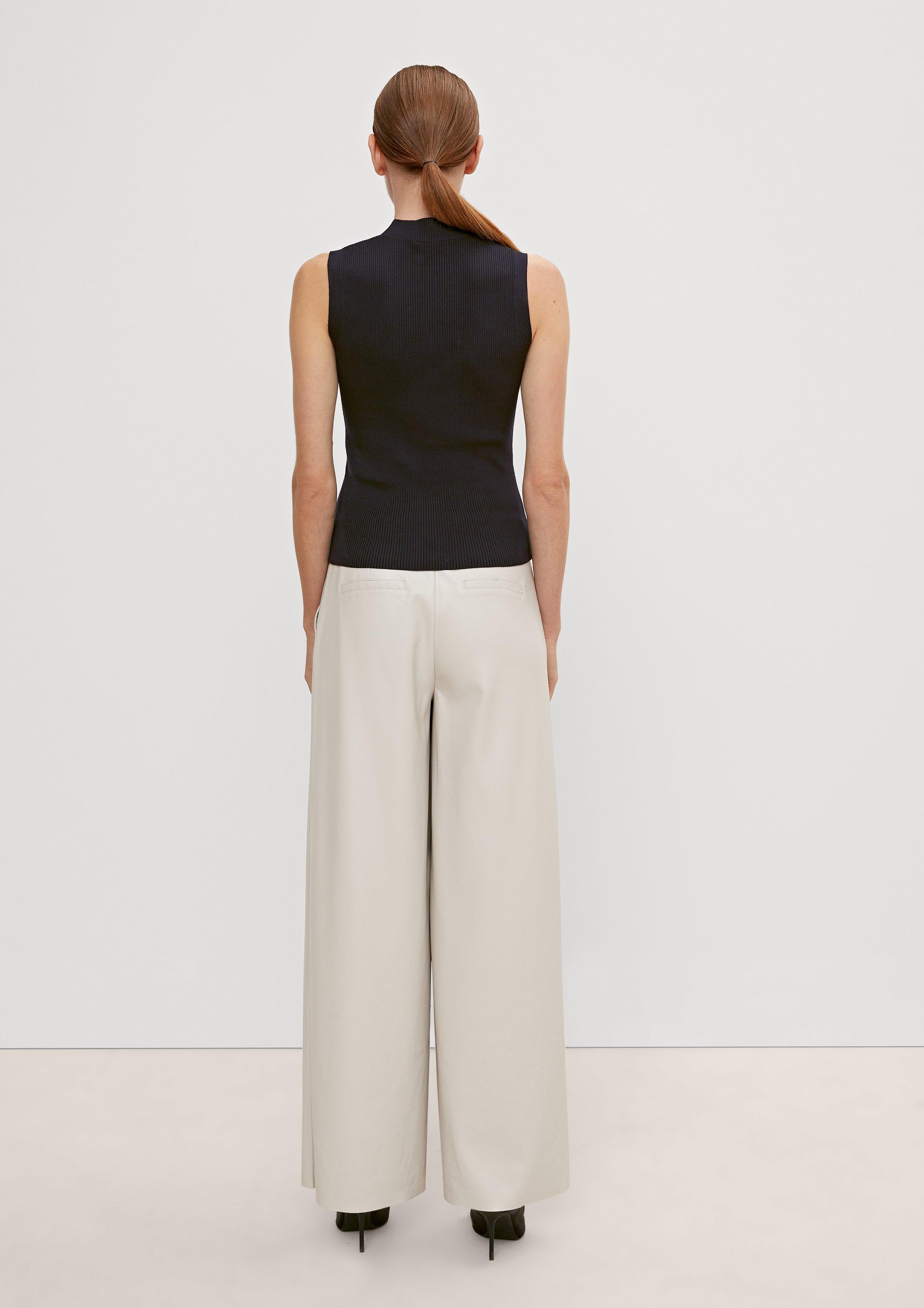 Sleeveless knitted jumper in 