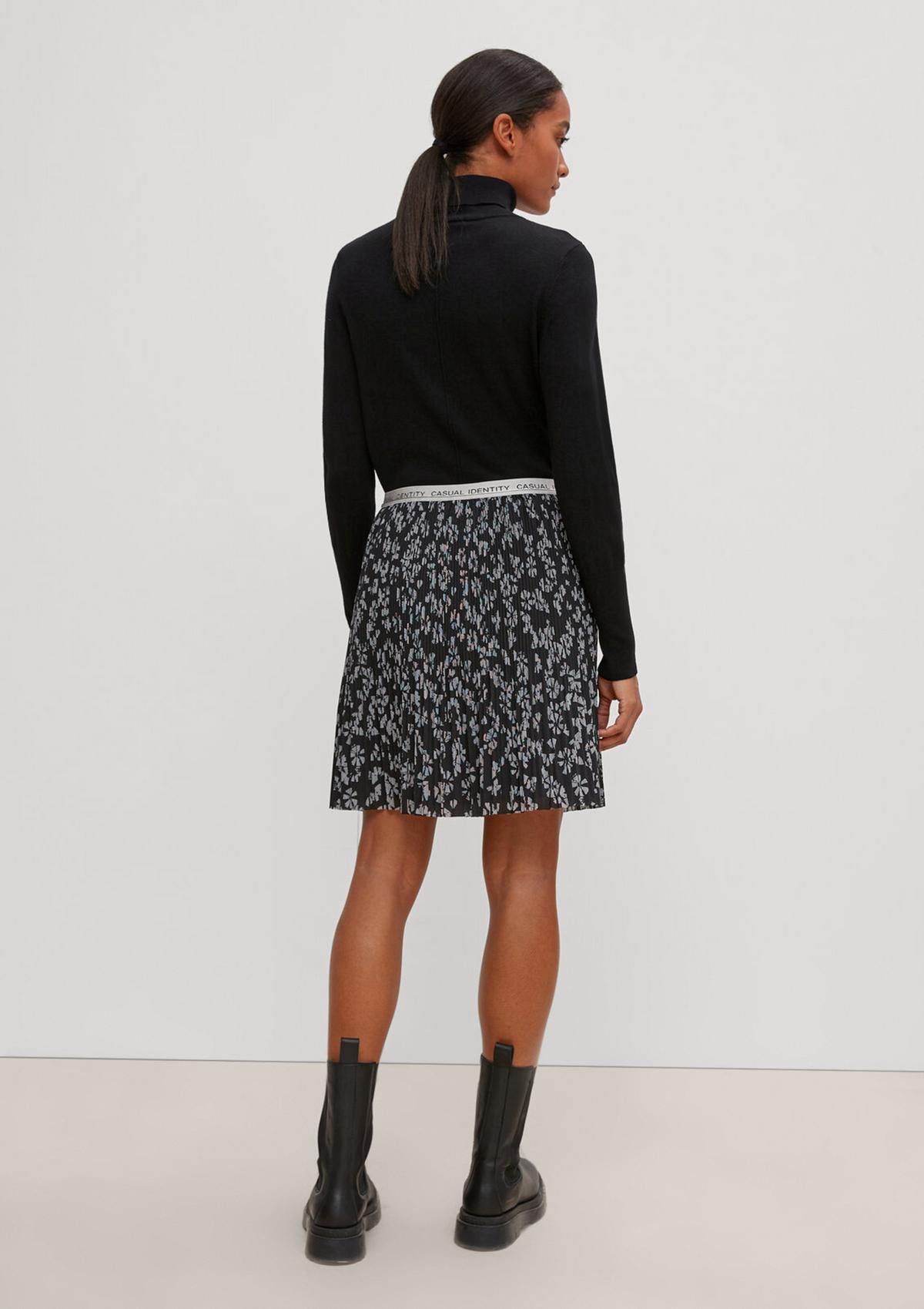 comma Skirt with an all-over floral pattern