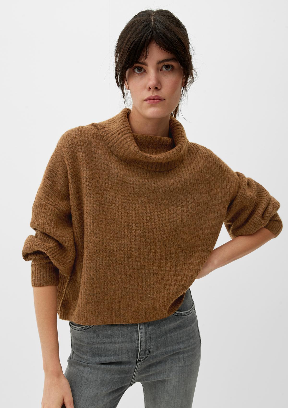 Pleten pulover iz volnene mešanice