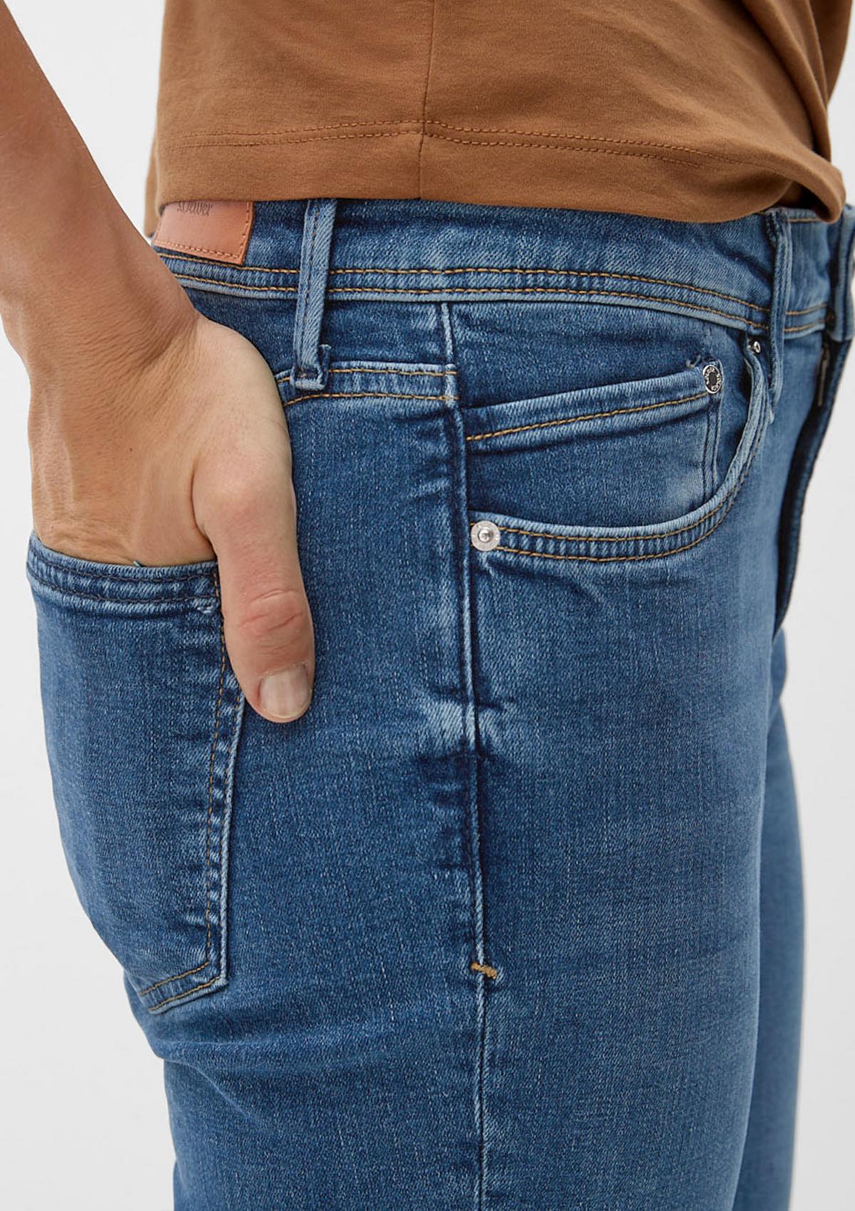 s.Oliver Slim: džíny se sepráním