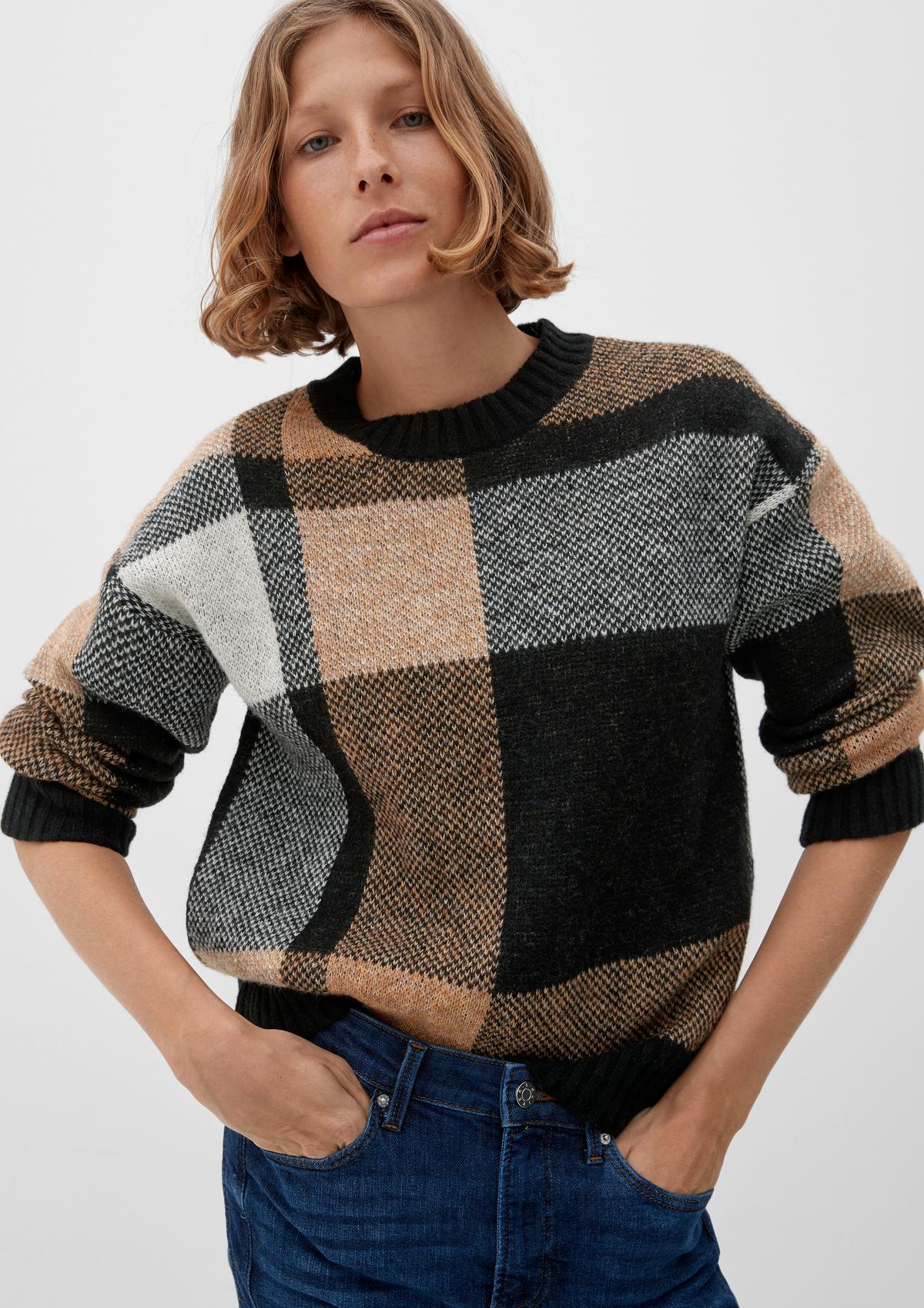 Jacquard jumper with a check pattern - black