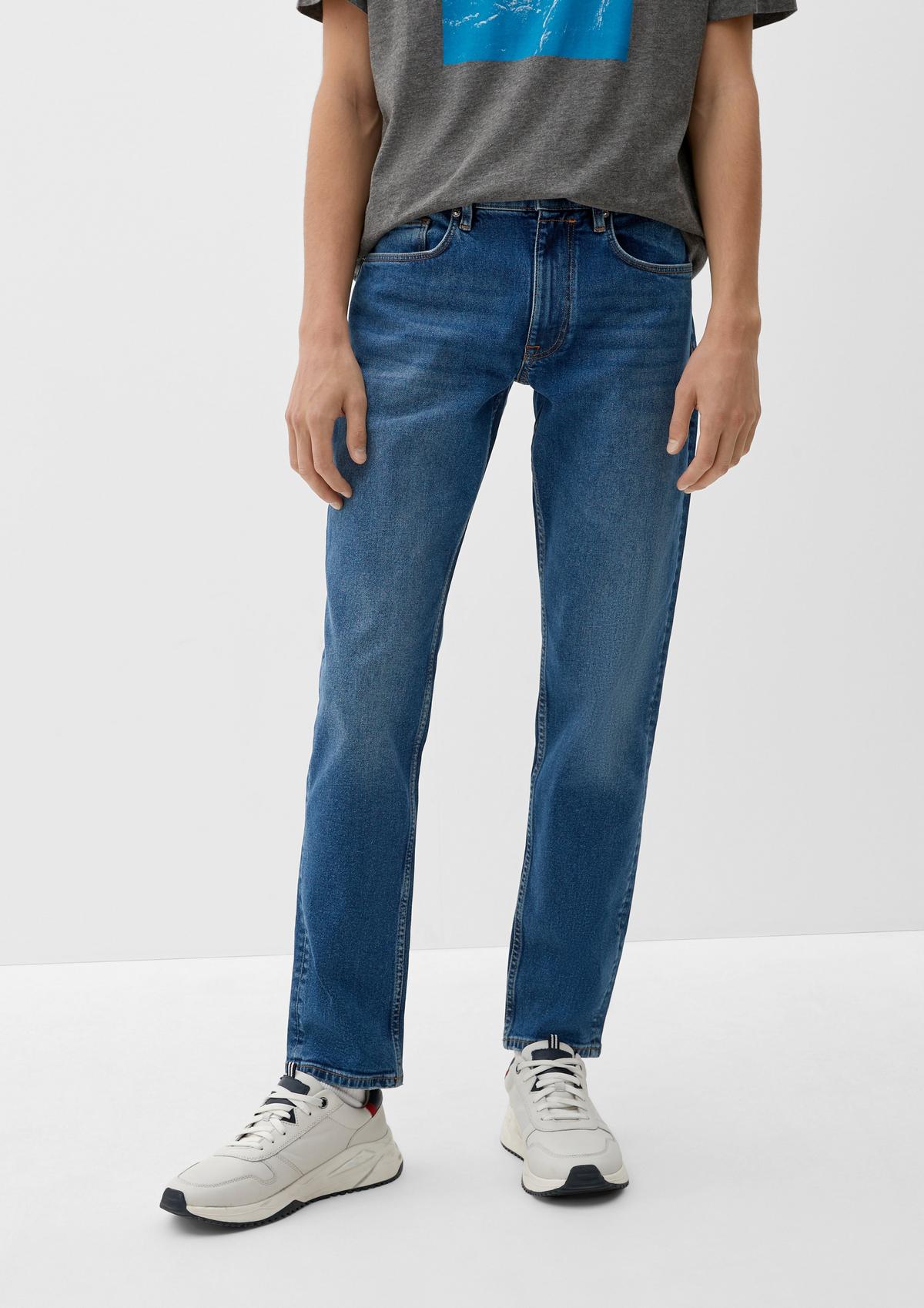 Regular: jeans with a straight leg
