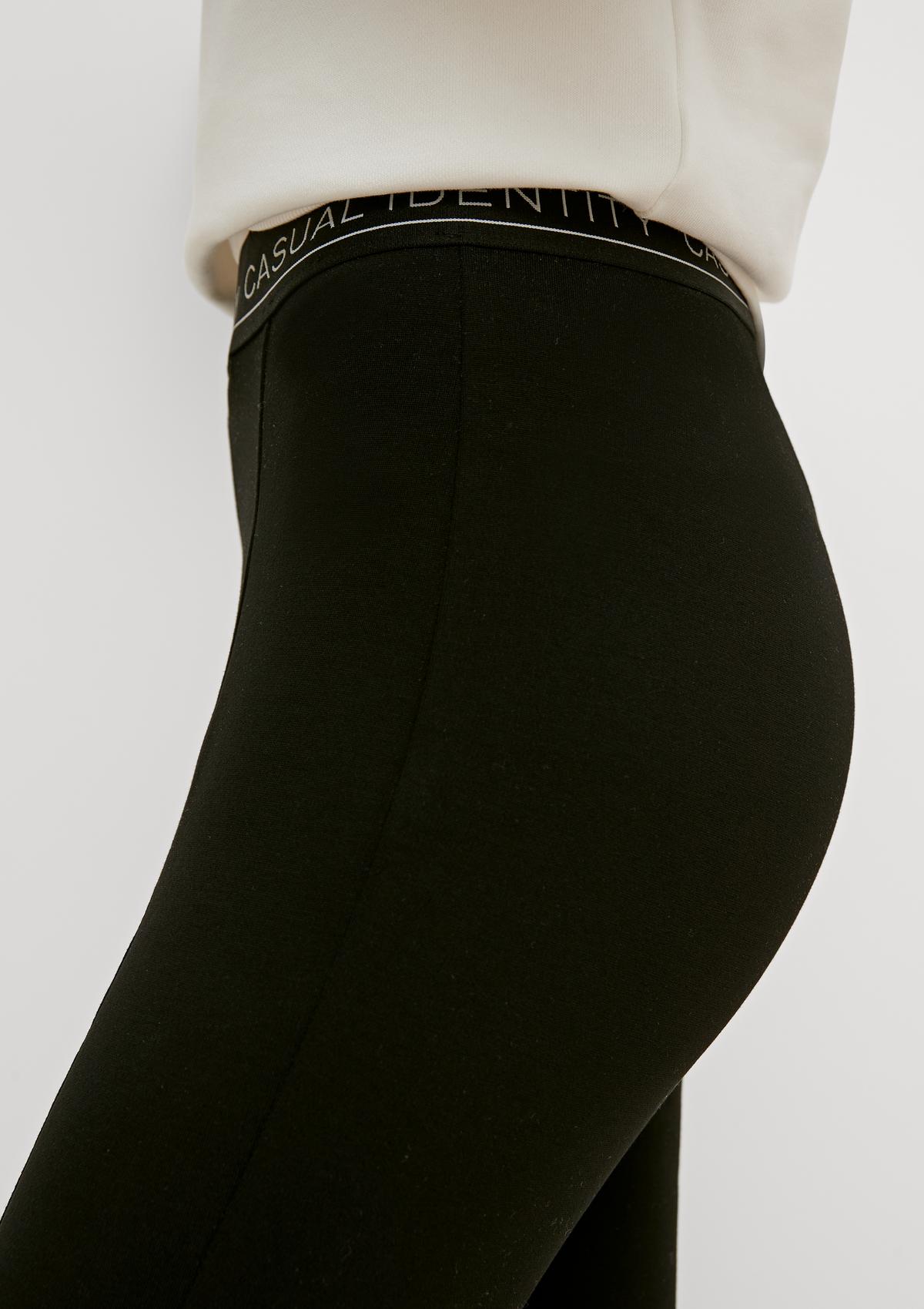 Slim fit: leggings with a logo waistband - black