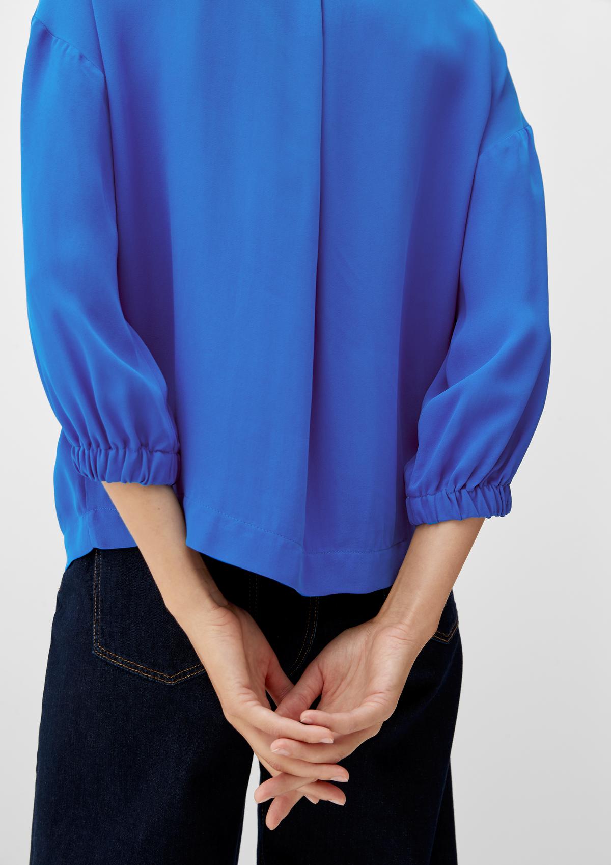 Bluse mit überschnittener Schulter - royalblau