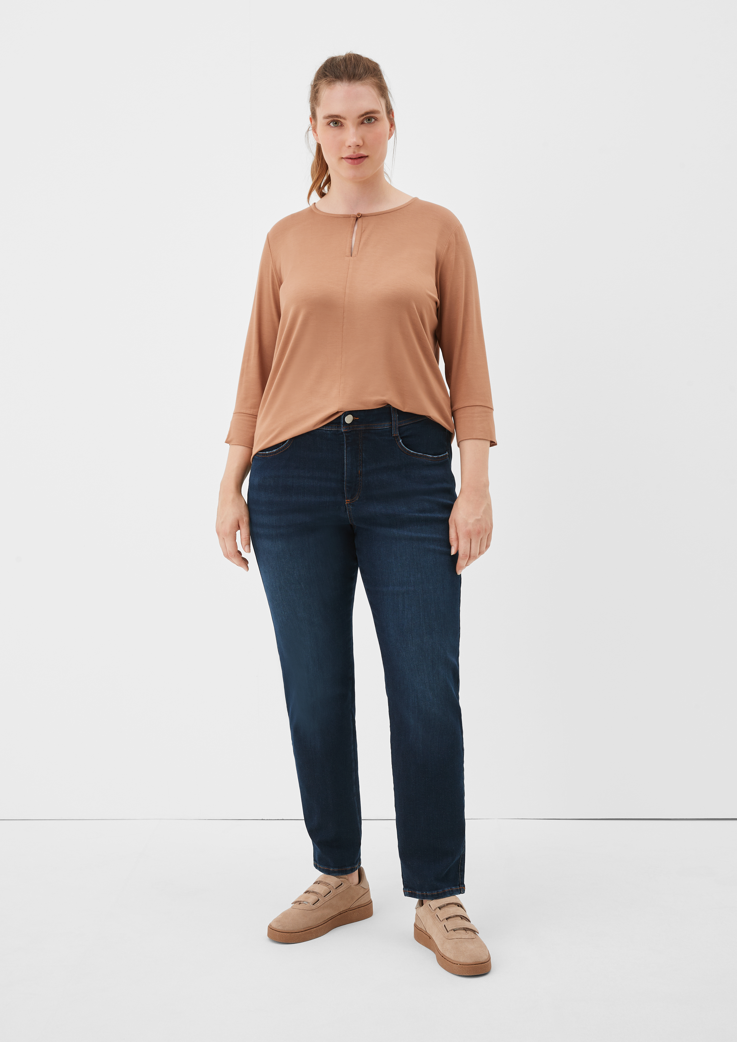 Curvy stretch jeans with a slim leg blue s.Oliver