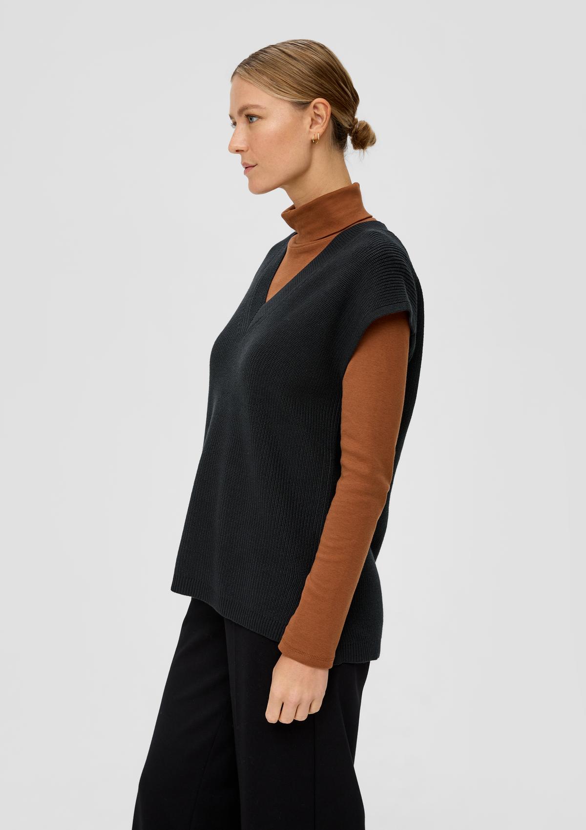 Loose-fitting knitted slipover