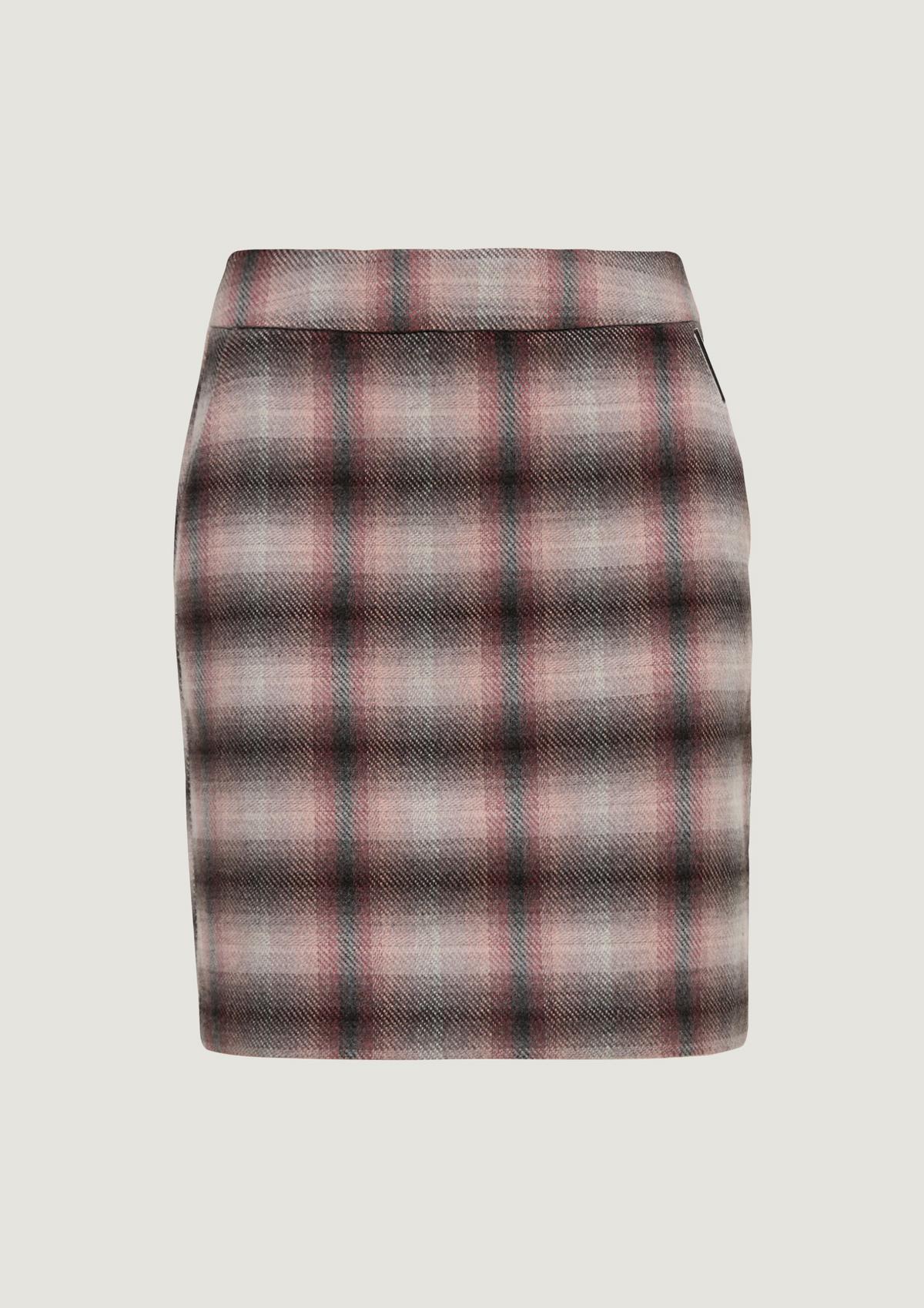 comma Skirt with a check pattern