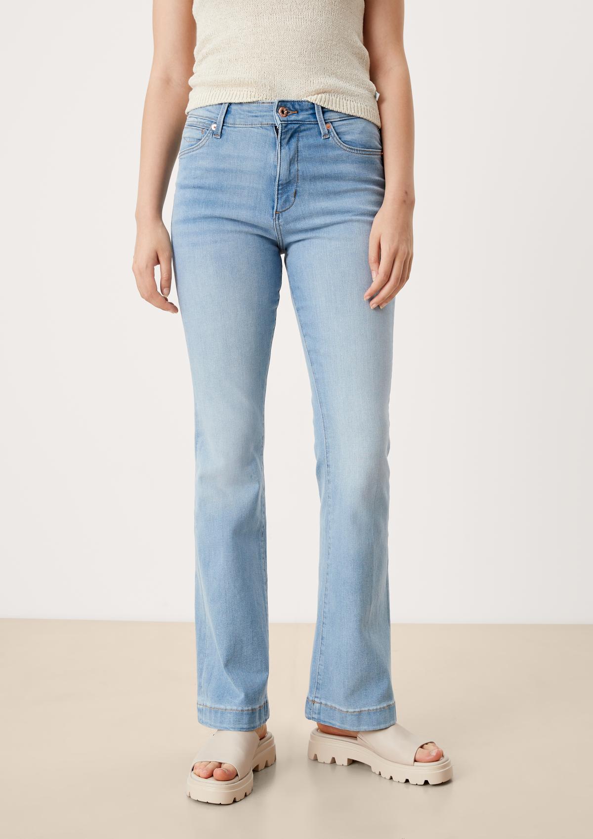 s.Oliver Slim: džíny s rozšiřujícími se nohavicemi