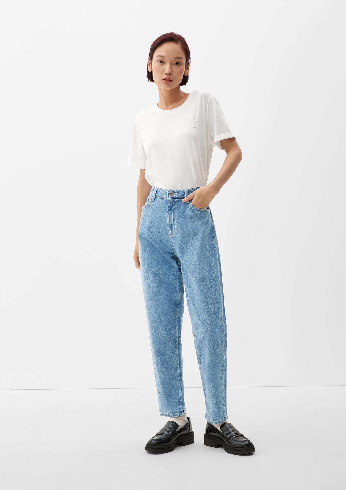 Relaxed: jeans met mom fit