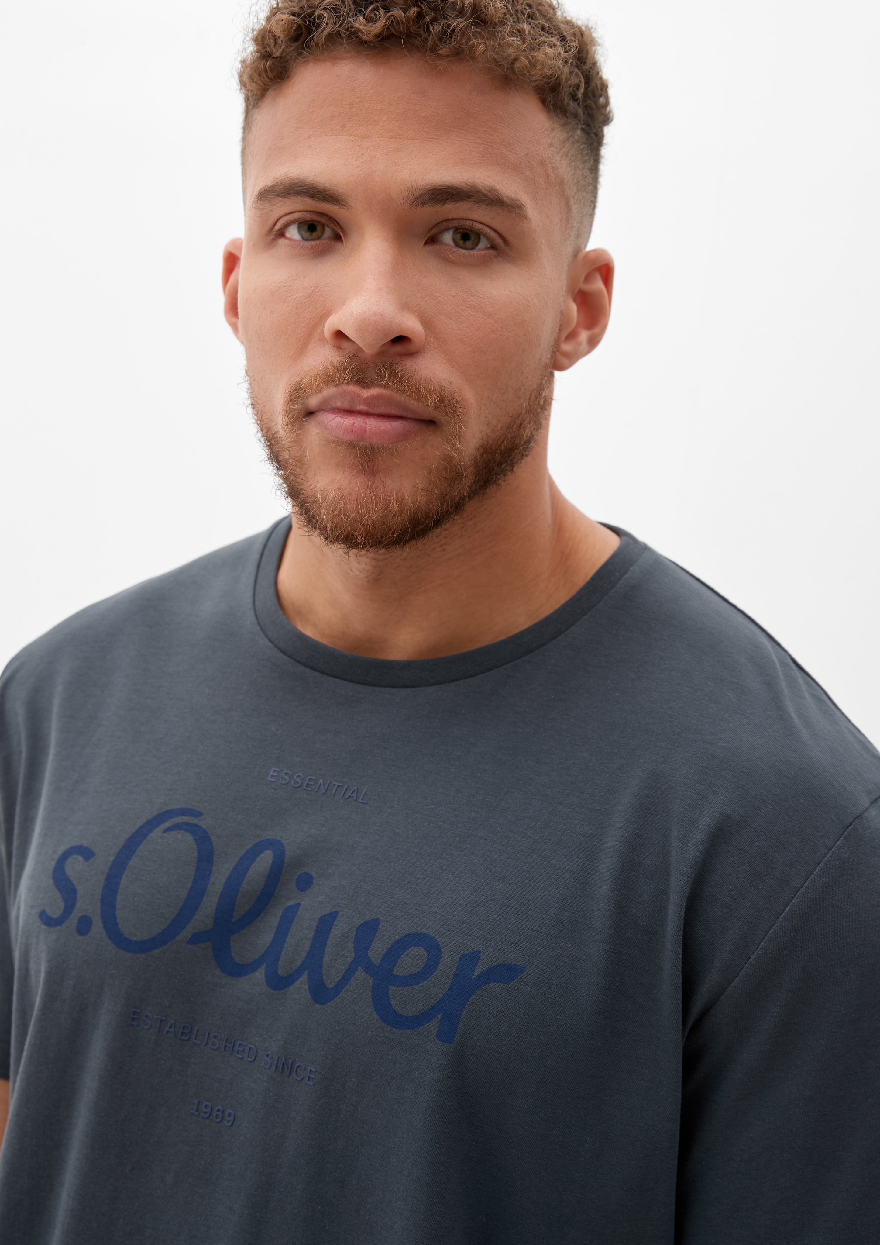 T-Shirt in 95D2, 79D1 & 95D1