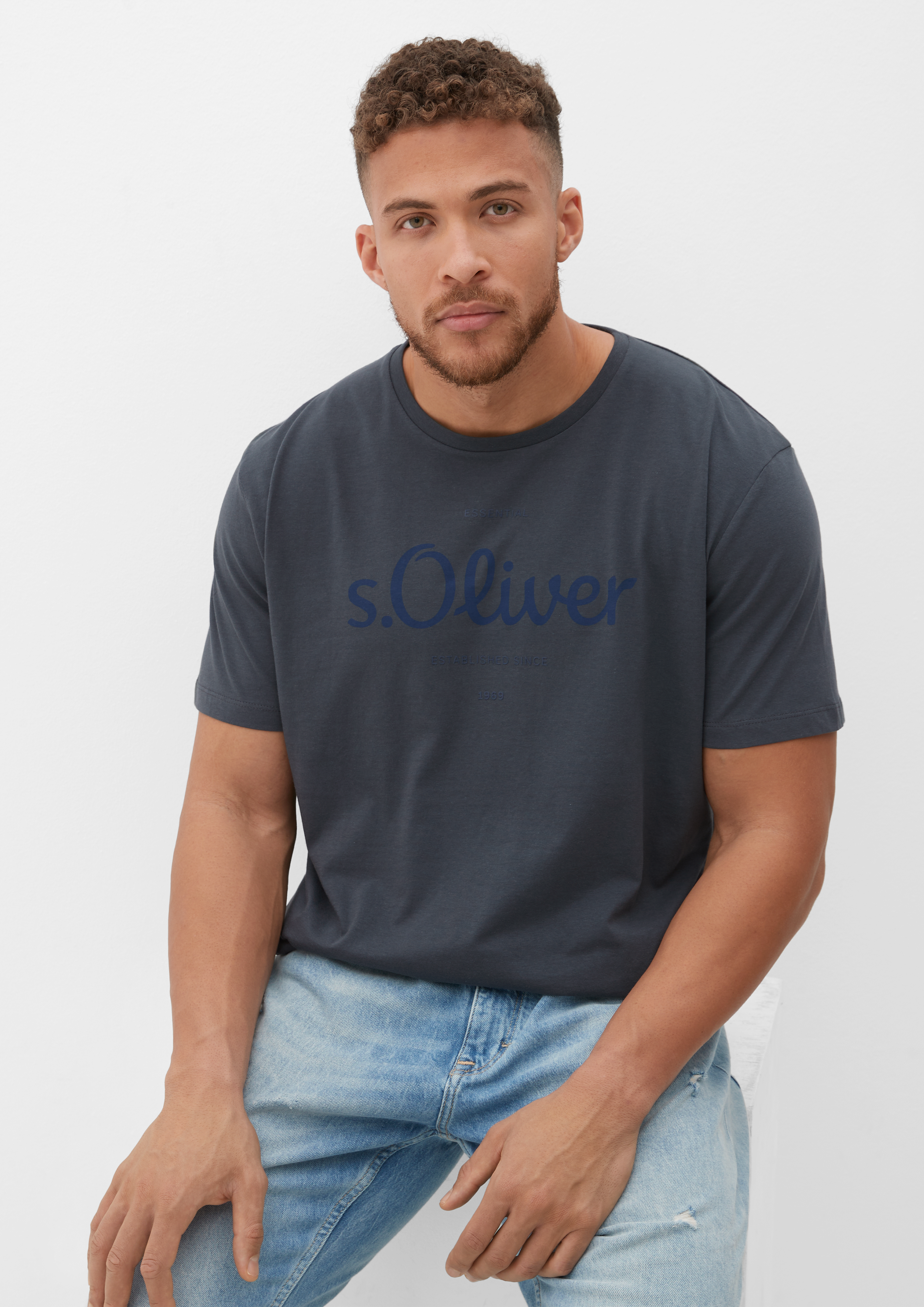 T-Shirt in 95D2, 79D1 & 95D1