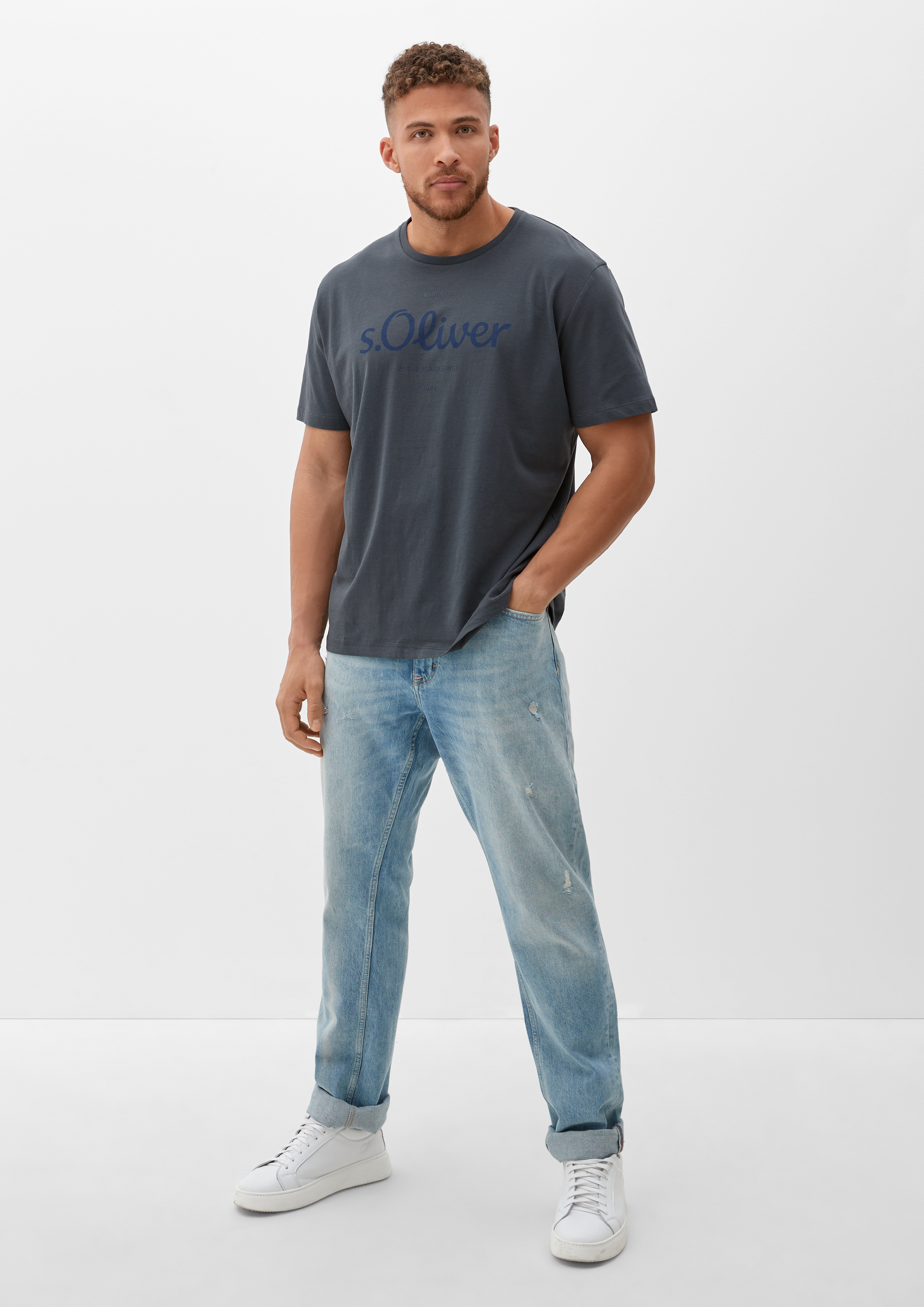 T-Shirt in 95D2, 79D1 & 95D1