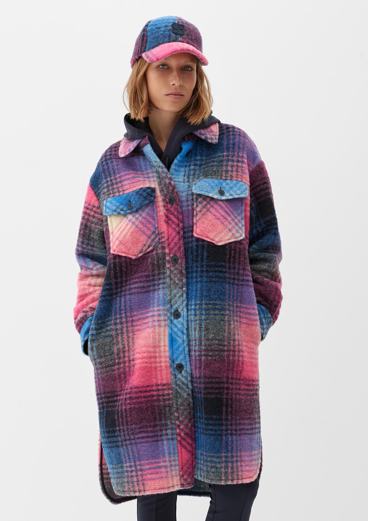 Long shirt jacket with a check pattern