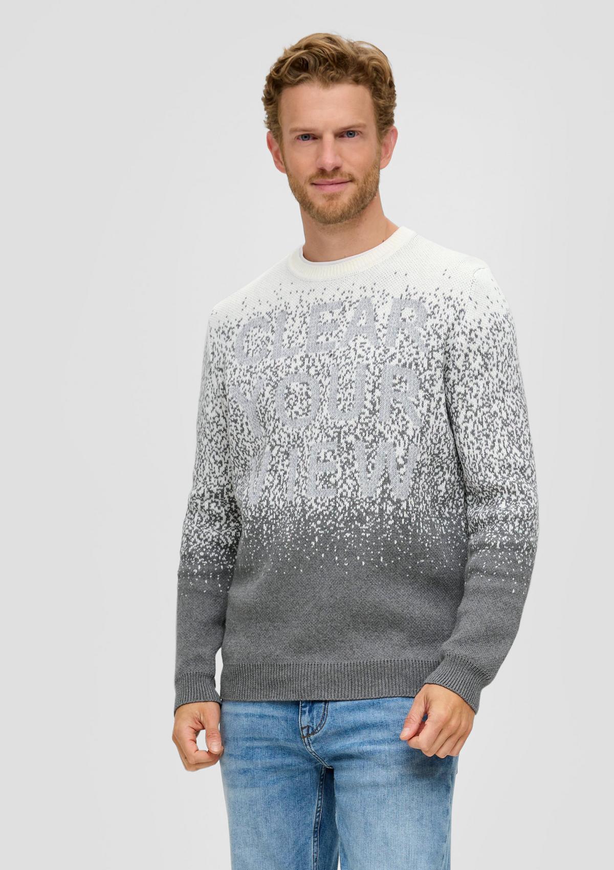 Pletený pulovr se vzorem po celé ploše