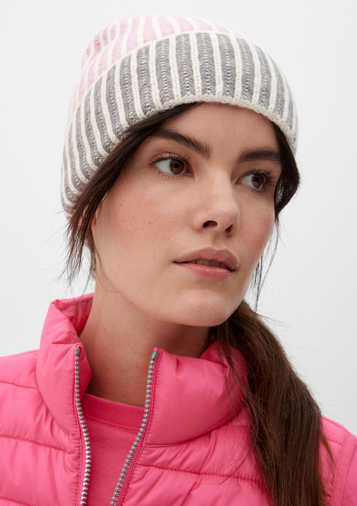 s.Oliver Knitted hat with colour blocking