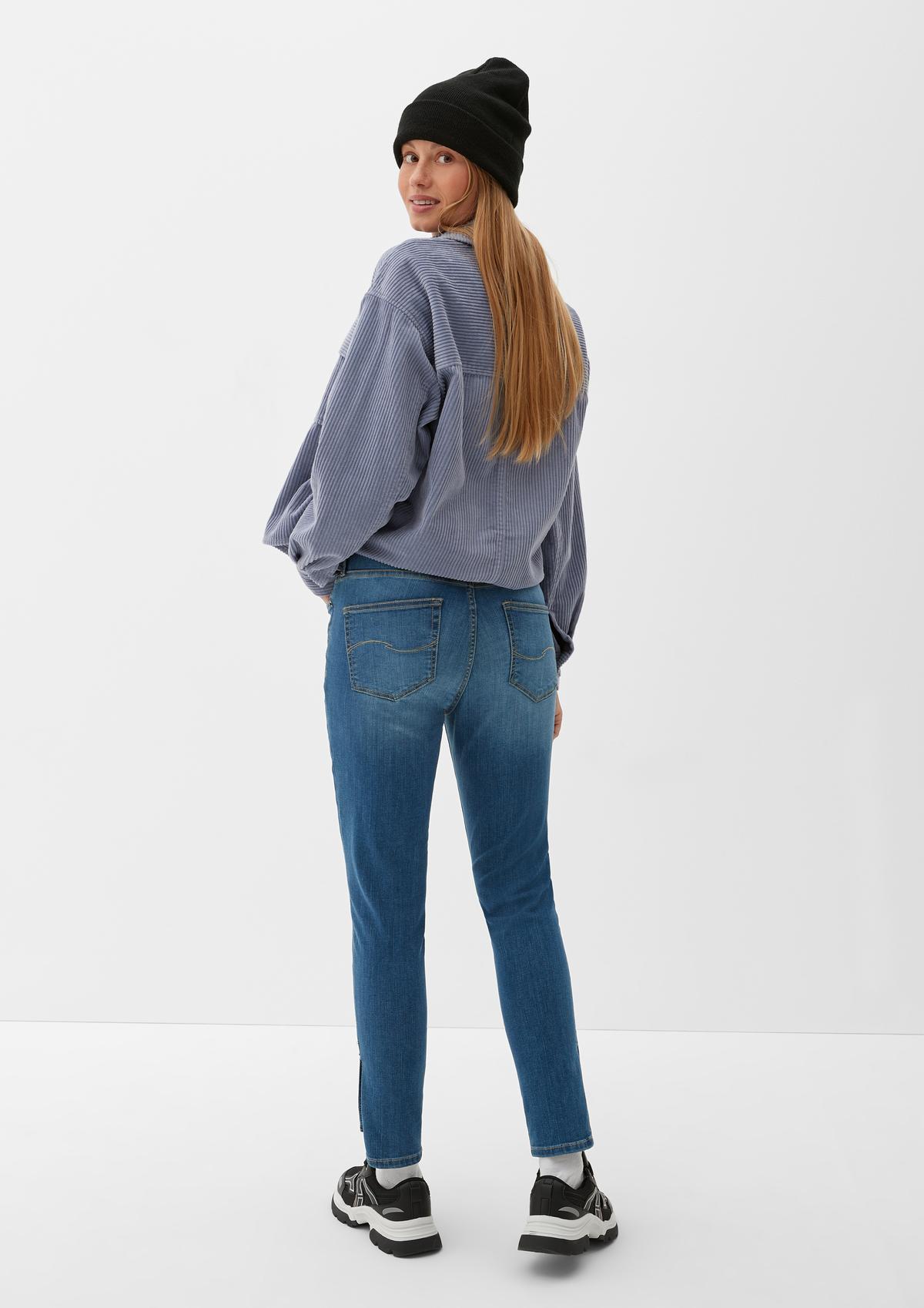 s.Oliver Slim: jeans met split in de zomen