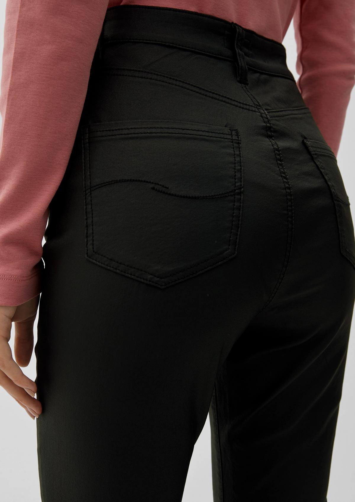 s.Oliver Sadie: hlače s premazom po celotnem oblačilu