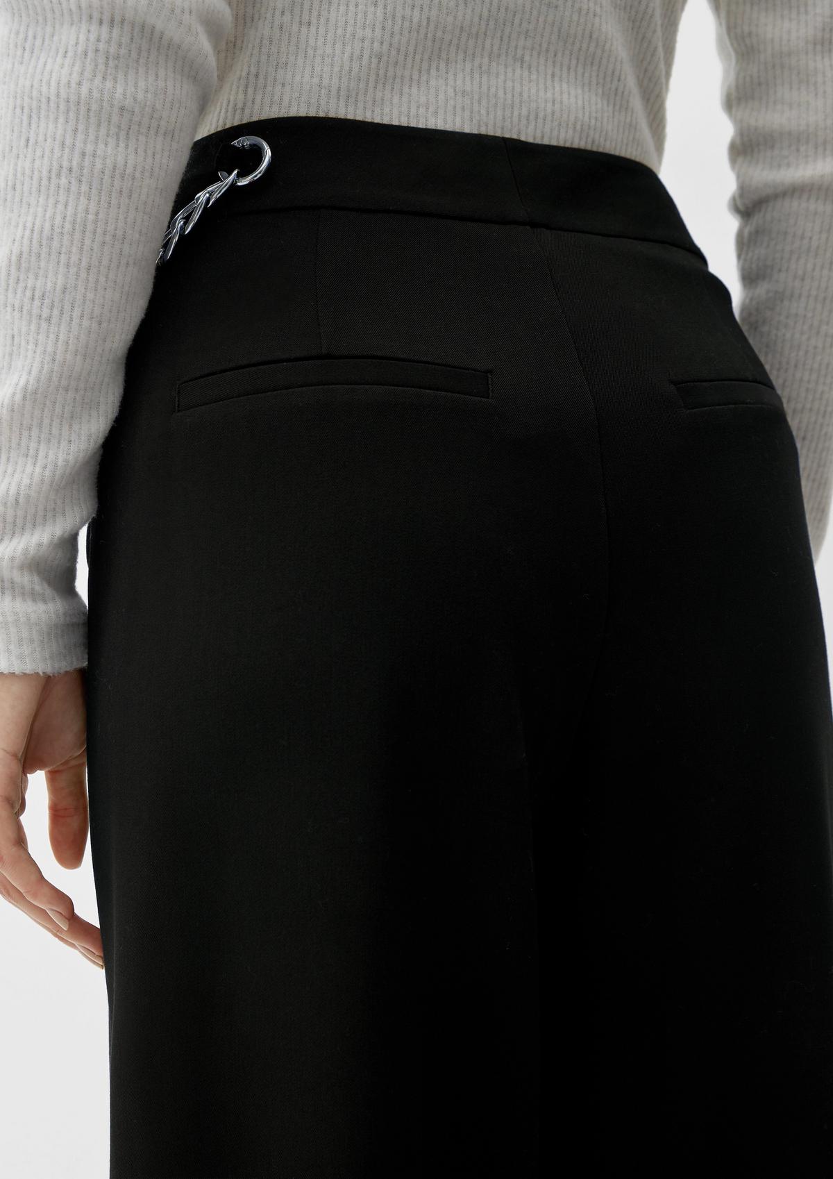 s.Oliver Regular: Látkové kalhoty s detailem řetízku