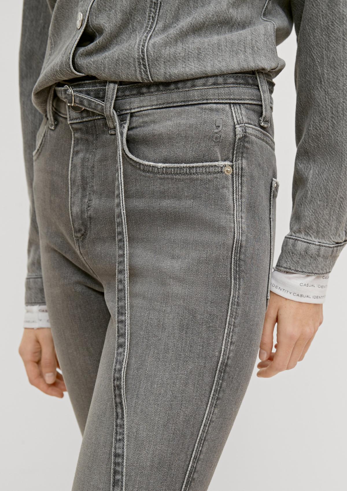 comma Slim: Jeans mit ausgefranstem Saum